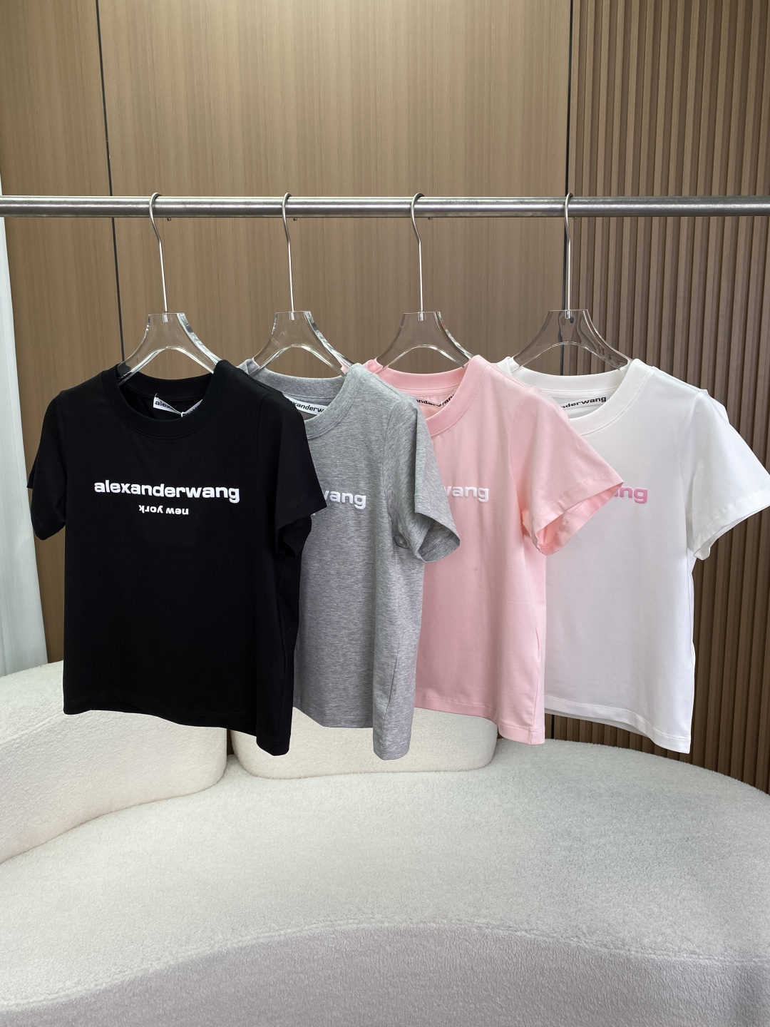 NO:835728,Alexander Wang Women's Classic Foam Printed Logo Short T-shirt Alexander Wang's classic Logo short T-shirt is a representative item of the brand's highly recognizable 'hot girl style' and 'minimalist sports style'. 1. Brand and series positioning Brand background Alexander Wang is the eponymous high street brand of Chinese-American designer Alexander Wang. It is famous for its minimalism, street trends and precise deconstruction of female body lines. The style in the series feature picture is marked 'alexanderwang.t', which represents its T by Alexander Wang main line. This is the brand's most popular lifestyle line. It is famous for its high thread count cotton, perfect tailoring and iconic logo printing. It is a 'must-have' for many fashion bloggers. 2. Physical details 1. Visual design and color matching. The color selection is milk white, cherry blossom pink, light gray, and classic black. The pink/white color is full of girliness, suitable for spring matching, and has a 'pure lust' atmosphere. Gray/black classics are unmistakable, with high-end gray texture, suitable for various commuting or sports scenes. The logo craft chest adopts 3D foam printing process. Different from ordinary offset printing, this printing feels thick, has a slight concave and convex feeling, is more visually three-dimensional, and is not easy to crack after long-term washing. The lowercase letter layout of 'alexanderwang new york' in the typography design continues the brand's low-key and casual design language. 2. Fabric Main fabric (Body) Cotton ( cotton). It is made of high-count combed cotton, which feels soft and delicate, skin-friendly and breathable, and does not cause pilling when worn for a long time. Ribbed neckline (Rib) 98 cotton + 2 spandex. Spandex is added to ensure the elasticity of the neckline, which is not easy to deform and has excellent resilience. 3. Version design: Cropped Fit) This is the biggest design highlight of this style. The length of the dress is short, just above the belly button or at the thinnest part of the waist, which visually lengthens the proportions of the lower body and creates a 'long legs' effect. 3. Recommended wearing scenarios 1. Sweet and spicy style/pure lust style. Pair it with low-waisted jeans, cycling pants or pleated skirts to expose the waist line, suitable for dates or daily outings. 2. Minimalist sports style (Clean Fit) Pair with gray sweatpants, straight jeans or shark pants, and sneakers/dad shoes to create a high-street feel. 3. How to layer: Wear it as an inner layer under a suit jacket, shirt or sweater, exposing a small part of the hem to increase the layering of the outfit. 4. Correct care and maintenance guide 1. Cleaning method It is recommended to hand wash in cold water or machine wash on the gentle cycle. The wash label specifically states Do not bleach and Do not iron. Iron), Do not dry clean (Do not dry clean). 2. Drying. Dry on the opposite side to avoid direct sunlight, which may cause the print to fade or the cotton to age. Since it is a short version, be careful not to pull it when drying to avoid elongating the length and destroying the proportion. 3. Storage: Fold flat to avoid hanging and causing shoulder line deformation. This set of Alexander Wang short logo T-shirts It is a 'wardrobe must-have' that combines brand premium, perfect fit, and high-quality fabrics. It is not only suitable for single wear in summer, but also an artifact for layering in autumn and winter. It can easily adapt to all scenes from daily leisure to parties.,,alexander wang,sneakers,skirts,jeans,jackets & coats,shirts,tees,t-shirt,business suit,19860909Alexander Wang（亚历山大王）女款经典发泡印花Logo短款T恤 Alexander Wang（亚历山大王） 经典的Logo短款T恤,属于品牌极具辨识度的“辣妹风”与“极简运动风”代表单品. 一、 品牌与系列定位  品牌背景Alexander Wang（王大仁）是美籍华裔设计师Alexander Wang的同名高街品牌,以极简主义、街头潮流及对女性身体线条的精准解构著称. 系列特征图中款式标注了“alexanderwang.t”,代表其T by Alexander Wang主线.这是品牌最受欢迎的生活休闲线,以高支数棉料、完美剪裁和标志性的Logo印花闻名,是很多时尚博主的“穿搭刚需”. 二、 实物细节 1. 视觉设计与配色 配色选择奶白、樱花粉、浅灰、经典黑四种配色. 粉色/白色少女感十足,适合春季搭配,自带“纯欲”氛围. 灰/黑色经典不出错,自带高级灰质感,适配各种通勤或运动场景. Logo工艺胸前采用3D发泡印花工艺.区别于普通胶印,这种印花手感厚实,有轻微的凹凸感,视觉上更立体,且久洗不易开裂. 排版设计“alexanderwang new york”的小写字母排版,延续了品牌低调又随性的设计语言. 2. 面料 主体面料（Body）棉（ cotton）.采用高支数精梳棉,手感软糯细腻,亲肤透气,久穿不起球. 罗纹领口（Rib）98棉 + 2氨纶.加入了氨纶确保领口弹性,不易变形,回弹力极佳. 3. 版型设计 短款露脐（Cropped Fit）这是该款最大的设计亮点.衣长偏短,刚好卡在肚脐上方或腰部最细处,视觉上拉长下半身比例,打造“大长腿”效果. 三、 穿搭场景推荐 1. 甜辣风/纯欲风 搭配低腰牛仔裤、骑行裤或百褶短裙,露出腰部线条,适合约会或日常出街. 2. 极简运动风（Clean Fit） 搭配灰色卫裤、直筒牛仔裤或鲨鱼裤,脚踩运动鞋/老爹鞋,打造高街感. 3. 叠穿大法 作为内搭穿在西装外套、衬衫或针织衫里面,露出下摆的一小截,增加穿搭层次感（Layering）. 四、 正确洗护与保养指南 1. 清洗方式 建议冷水手洗或轻柔模式机洗. 洗标特别注明不可漂白（Do not bleach）、不可熨烫（Do not iron）、不可干洗（Do not dry clean）. 2. 晾晒 反面晾晒,避免阳光直射导致印花褪色或棉质老化. 由于是短款版型,晾晒时注意不要拉扯,以免拉长衣长破坏比例. 3. 收纳 折叠平放,避免悬挂导致肩线变形. 这组 Alexander Wang 短款Logo T恤 是集品牌溢价、完美版型、优质面料于一体的“衣柜必备款”.它不仅适合夏季单穿,更是秋冬叠穿的神器,能轻松适配从日常休闲到派对聚会的所有场景.,,alexander wang,sneakers,skirts,jeans,jackets & coats,shirts,tees，t-shirt,business suit,,Women's clothing