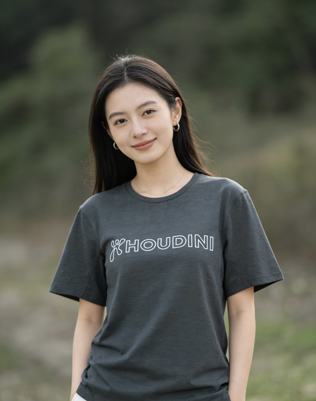NO:808343,This T-shirt is an all-round model for 'outdoor + daily' dual scenes. It can be used for high-intensity activities such as hiking, running, cycling, and camping in outdoor scenes. The quick-drying and sweat-wicking performance can cope with changing weather, and the UPF sun protection function (some series) can resist ultraviolet rays. In daily scenes, it can be paired with overalls, jeans or sports shorts to create a minimalist Cityboy/urban casual style, low-key and textured.,,shorts,jeans,tees,t-shirt,19860909这款T恤是“户外+日常”双场景全能款 户外场景徒步、跑步、骑行、露营等高强度活动,快干排汗性能可应对多变天气,UPF防晒功能（部分系列）能抵御紫外线. 日常场景搭配工装裤、牛仔裤或运动短裤,打造极简Cityboy/都市休闲风,低调有质感.,,shorts,jeans,tees，t-shirt,,Women's clothing