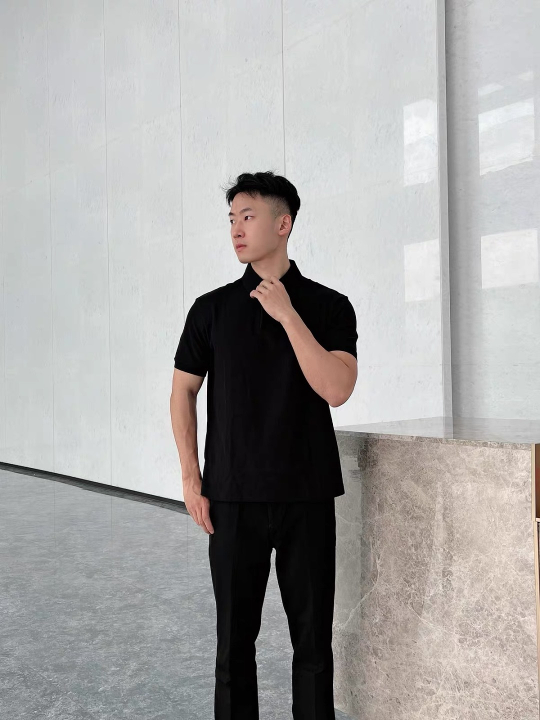 NO:837148,The white model is clean and refreshing, while the black model is calm and elegant. The simple lapel design modifies the neck line. Whether it is worn alone or layered, it can be easily controlled and suitable for various occasions.,,jackets & coats,19860909白款干净清爽,黑款沉稳大气,简约翻领设计修饰脖颈线条,不管是单穿还是叠穿外套,都能轻松驾驭,适配各种场合.,,jackets & coats,,Women's clothing