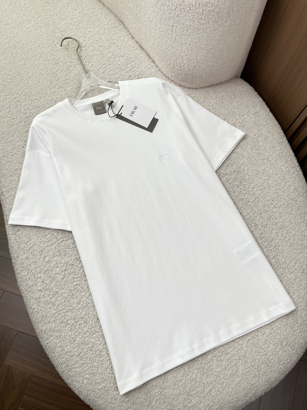 NO:834340,The main fabric is combed long-staple cotton, using plain knitting technology. It feels soft and skin-friendly, and at the same time has a certain stiffness and will not stick to the body.,,19860909主体面料 精梳长绒棉,采用平纹针织工艺,手感柔软亲肤,同时有一定挺括感,不会软塌塌贴在身上.,,,Women's clothing