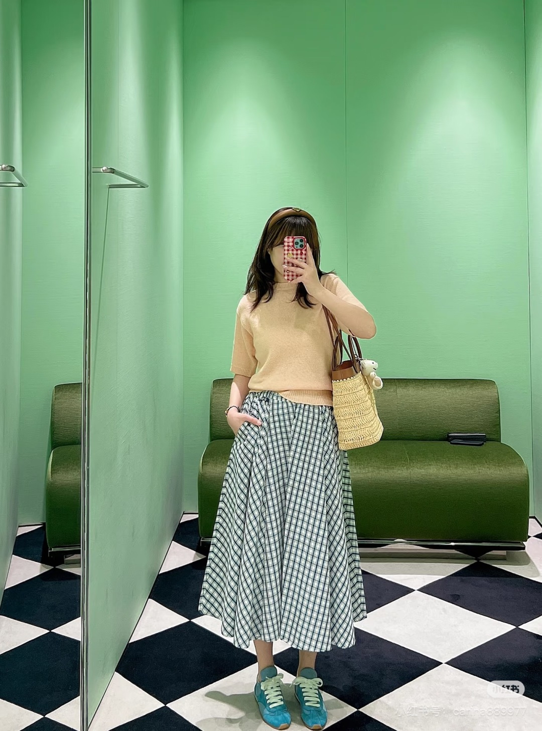 NO:824360,Version｜A-line silhouette, pear-shaped body shape, high-waisted elastic waist design, not picky about the waist, comfortable and not tight; A-line large skirt, cleverly modify the hip width, thick legs, visually appear thin and hide the flesh, can be easily controlled by fat girls, walking with a sense of smart atmosphere.,,skirts,19860909版型｜A字廓形,梨形身材天菜 高腰松紧腰设计,不挑腰围,舒适不勒肉；A字大裙摆,巧妙修饰胯宽、腿粗,视觉上显瘦又藏肉,微胖女生也能轻松驾驭,走路自带灵动氛围感.,,skirts,,Women's clothing