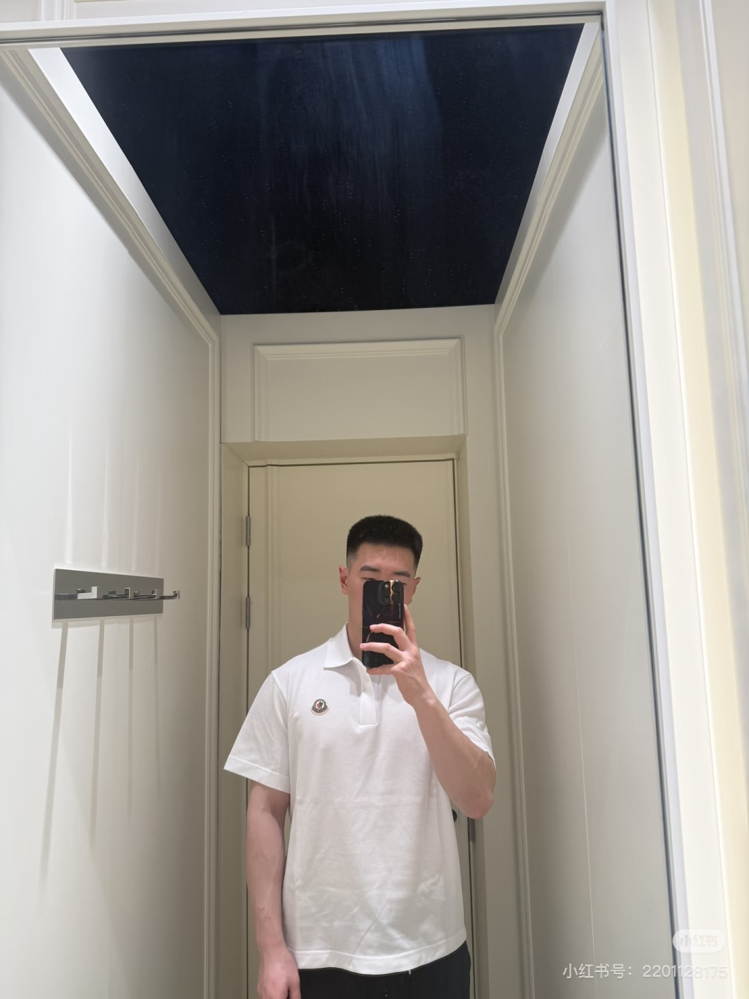 NO:824304,You don’t have to work hard to create a concave shape, and you can wear one piece to give off an effortless sense of elegance. This is the real “rich but not ostentatious”~,,19860909不用用力凹造型,一件就穿出不费力的贵气感,这才是真正的“有钱但不张扬”～,,,Women's clothing