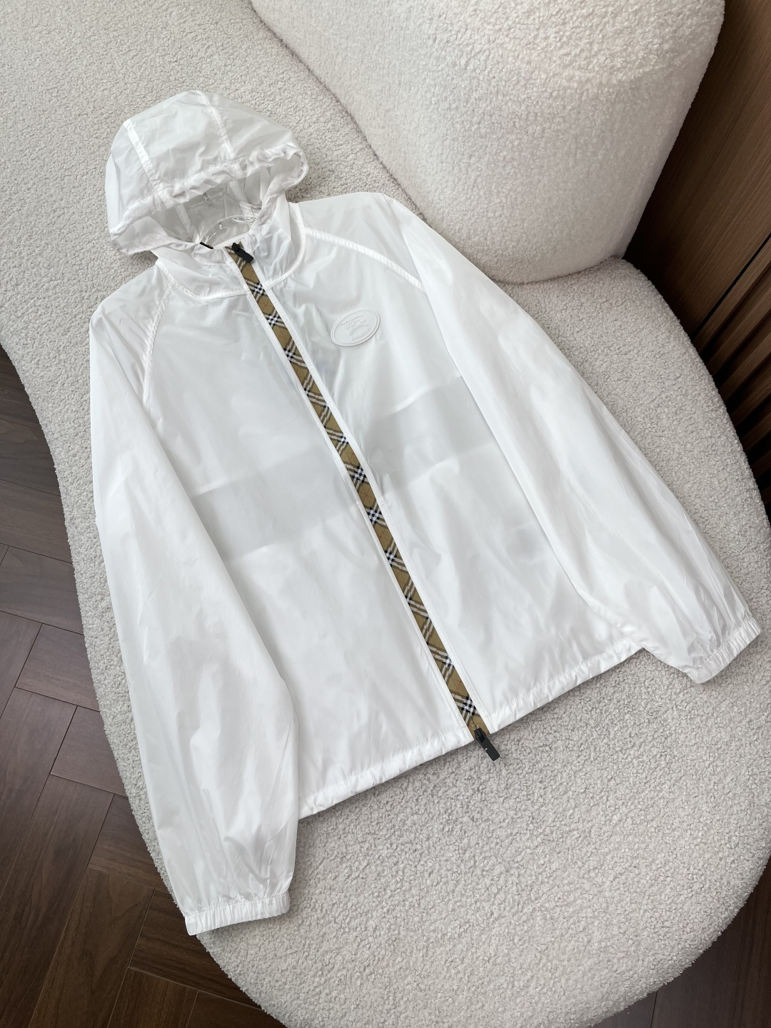NO:833165,Made of high-density polyester fiber fabric, it feels delicate and smooth, has a matte high-end texture, and does not look cheap at all. The breathable and sweat-proof fabric has breathable micropores, which makes it neither stuffy nor sticky when worn in summer, and does not stick to the skin when sweating.19860909采用高密聚酯纤维面料,手感细腻顺滑,自带哑光高级质感,完全不显廉价 透气不闷汗面料自带透气微孔,夏天穿不闷不黏,出汗也不贴皮肤,,,Women's clothing