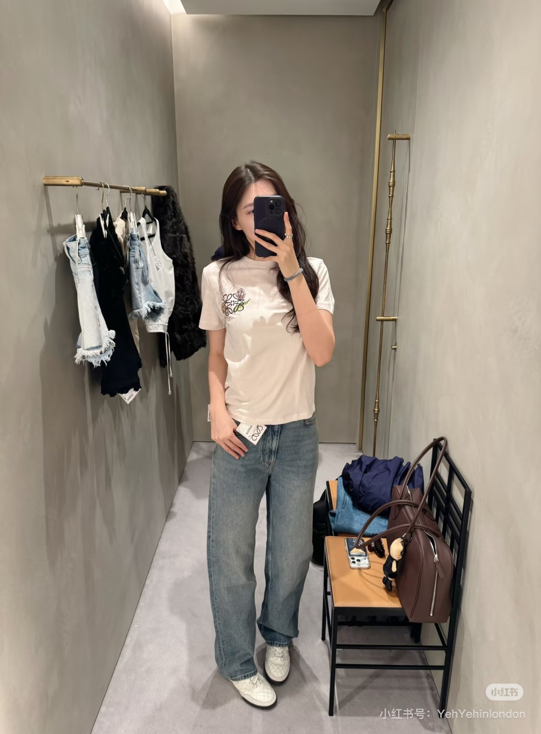 NO:834375,Paired with casual shorts, you will feel refreshing and youthful in summer. You can complete all the matches in your wardrobe with one piece, and say goodbye to the difficulty of choosing.,,shorts,19860909搭配休闲短裤,夏日清爽少年感拉满 一件搞定衣柜所有搭配,告别选择困难.,,shorts,,Women's clothing