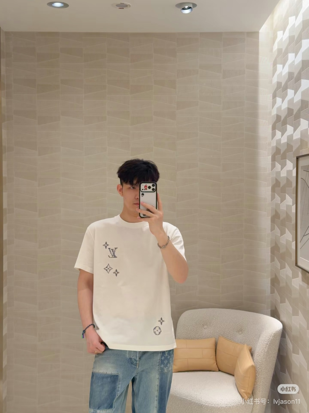 NO:834386,The slightly loose H-shaped version is not tight or sluggish, and can easily hide fat and look slimmer even for fat figures, and can be used by both boys and girls.19860909微宽松H型版型不紧绷、不拖沓,微胖身材也能轻松藏肉显瘦,男生女生都能驾驭,,,Women's clothing