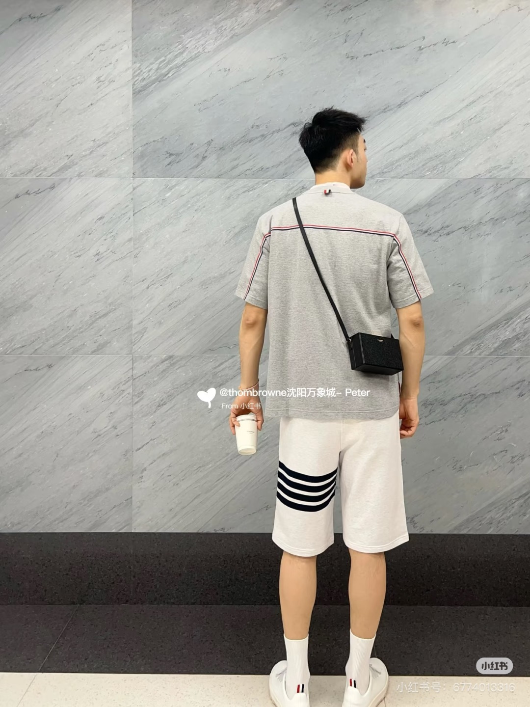 NO:836420,The slightly loose version is not flattering on your figure and can hide your flesh easily. Both boys and girls can wear it with a casual and relaxed feel.19860909微宽松的版型,不挑身材,轻松藏肉,男生女生都能穿出随性松弛感,,,Women's clothing