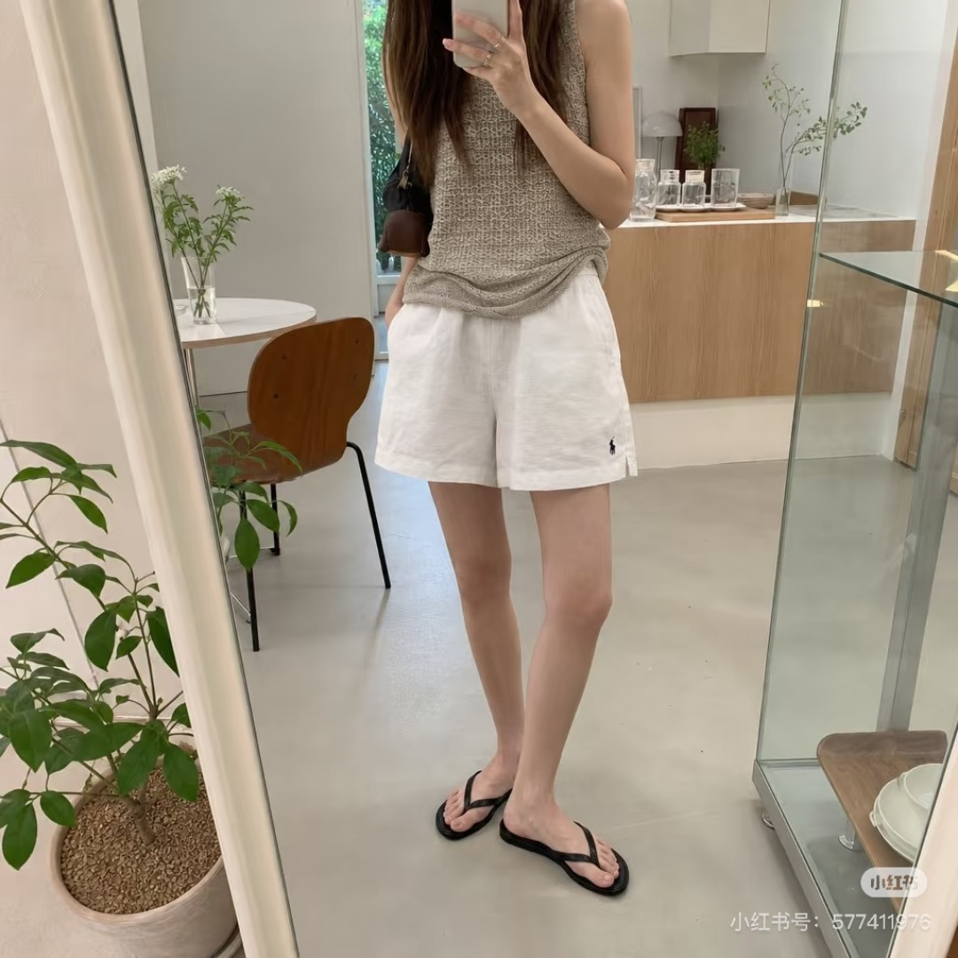 NO:857152,Whether it is paired with a linen shirt from the same series to create a refreshing casual style, or simply paired with a white T-shirt, it is suitable for going shopping, vacationing at the beach, or relaxing at home. It is easy to achieve an effortless sense of luxury.,, shirts, tees, t-shirts,19860909不管是搭配同系列亚麻衬衫,打造清爽的休闲风,还是简单配个白T恤,出门逛街、海边度假、居家放松都合适,轻松拿捏不费力的高级感.,,shirts,tees，t-shirt,,Women's clothing