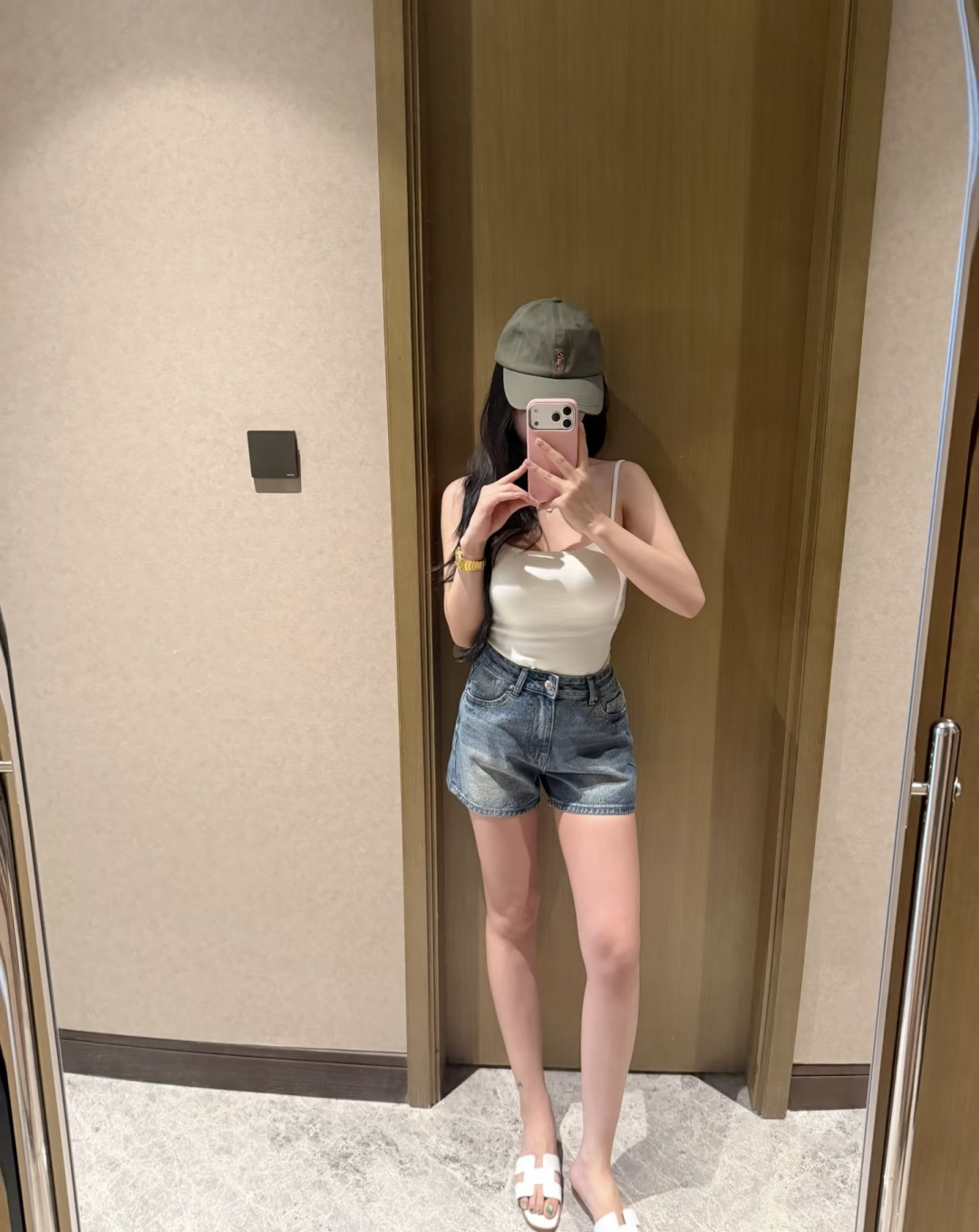 NO:861904,Whether it is paired with a short top to create a hot girl style, or paired with a sweatshirt or T-shirt to create a casual daily look, it can be easily controlled and suitable for daily life, vacation, street and other scenes.,,hoodie,sweatshirts,tees,t-shirt,19860909无论是搭配短款上衣打造辣妹风,还是搭配卫衣、T恤打造休闲日常造型,都能轻松驾驭,适配日常、度假、街头等多种场景.,,hoodie,sweatshirts,tees，t-shirt,,Women's clothing