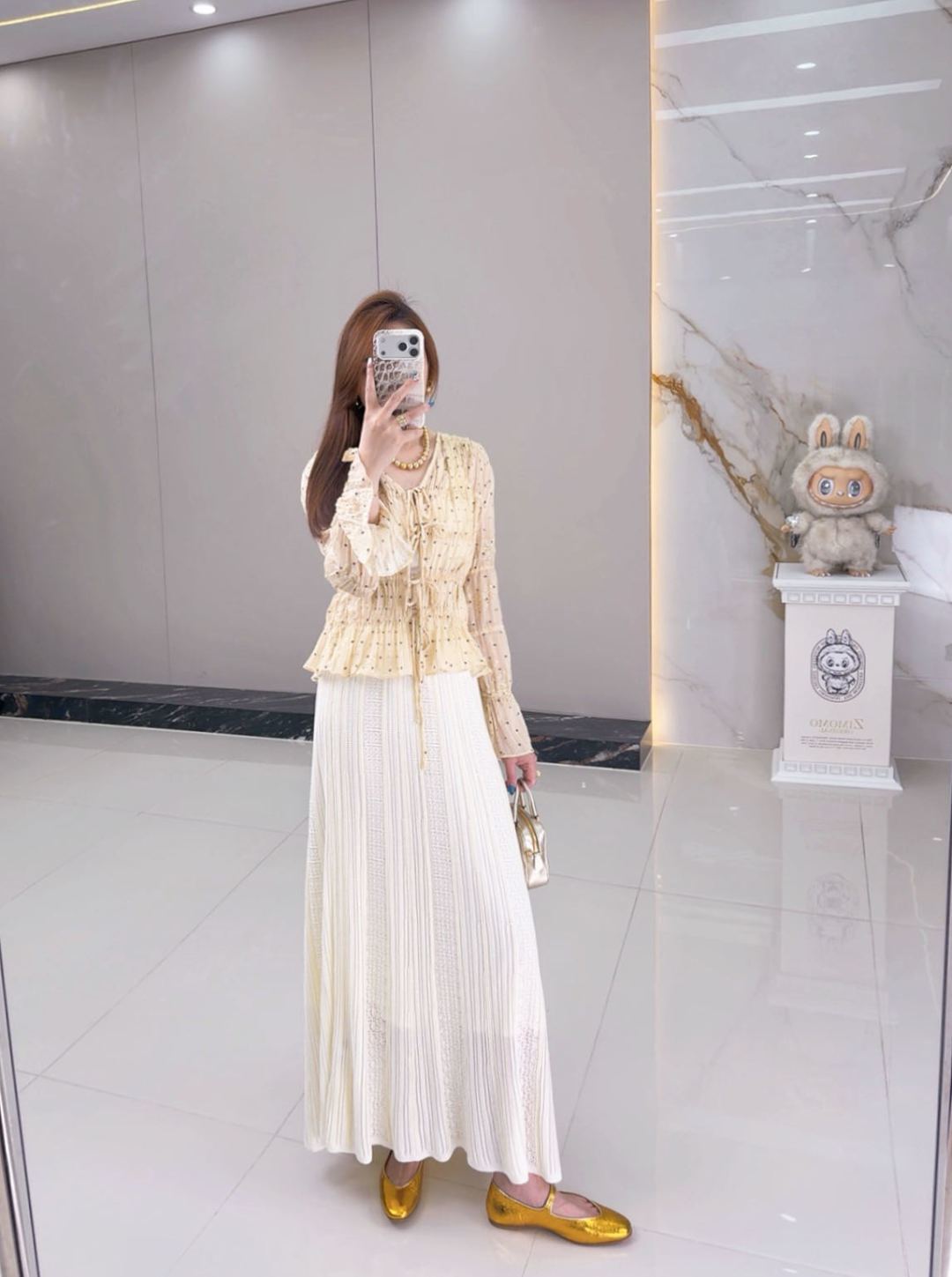 NO:901197,Slight A-line drape skirt style, high-elastic elastic waistband, and naturally spread hem, allowing you to move around without a sense of restraint. It can modify your body shape and be versatile for daily wear.,,skirts,19860909微A字垂感半裙版型,高弹松紧腰头,下摆自然散开,走动无束缚感,兼顾修饰身形与日常百搭实穿度.,,skirts,,Women's clothing