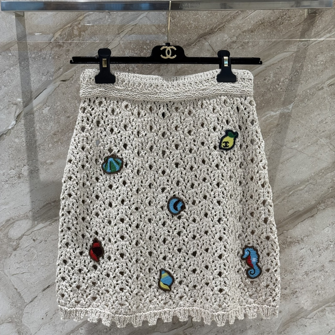 Ажурная юбка Chanel с вышивкой морских мотивов