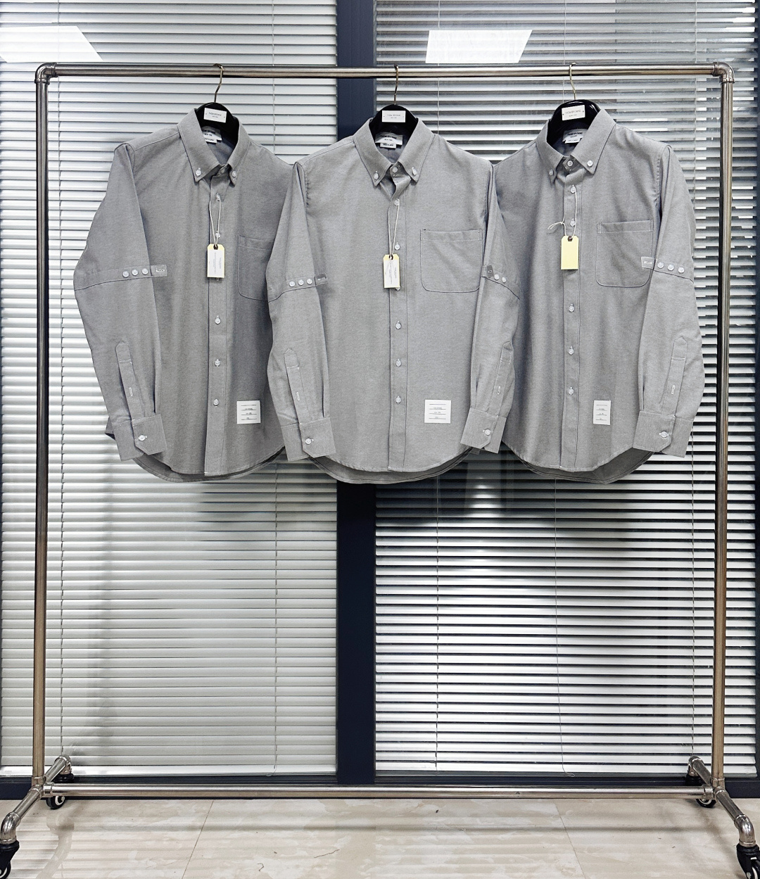 NO:783544,Shirt | Armband long-sleeved shirt, classic version, pure cotton Oxford fabric, customized gray fabric, a must-have for those who like gray style Size1.2.3.4, Thom Browne-clothing,thom browne,shirts,19860909衬衫｜袖标长袖衬衫 经典版型 纯棉牛津纺 定制灰色面料 喜欢格雷系的必备 Size1.2.3.4,汤姆布朗-服装,thom browne,shirts,,Women's clothing