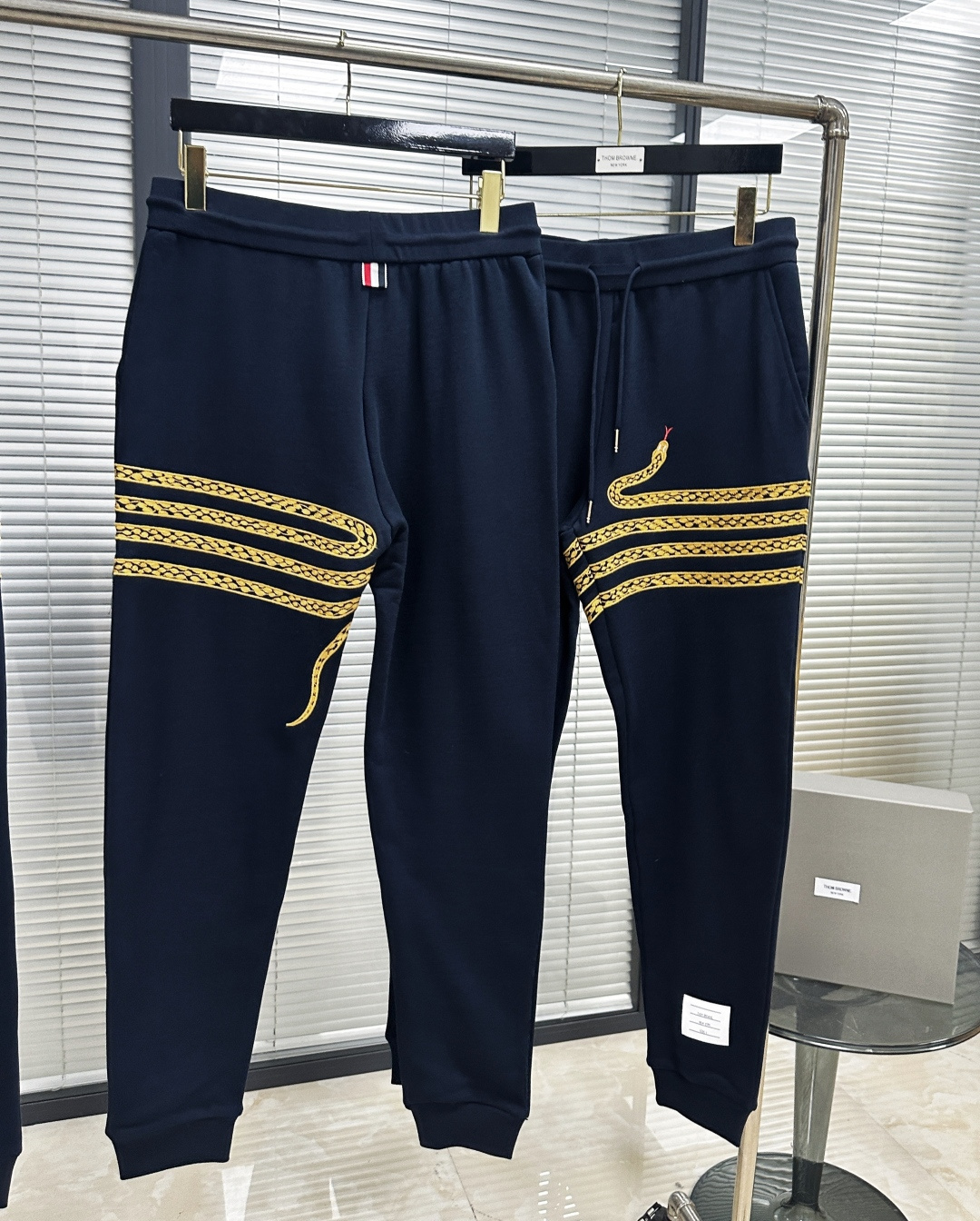 톰브라운 남성 바지 142876 Thom Browne Pants 상세 이미지 4