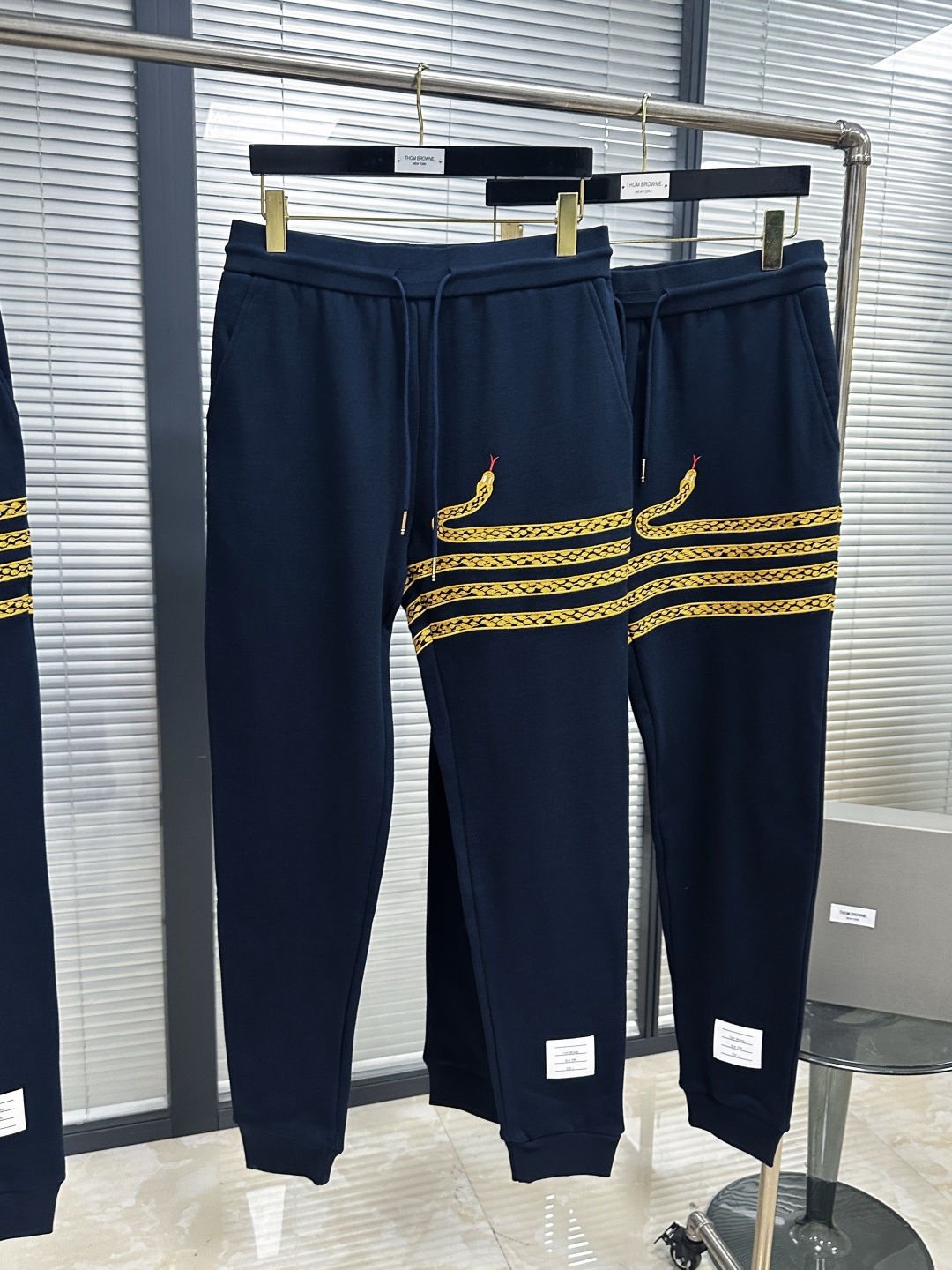 톰브라운 남성 바지 142876 Thom Browne Pants 상세 이미지 3