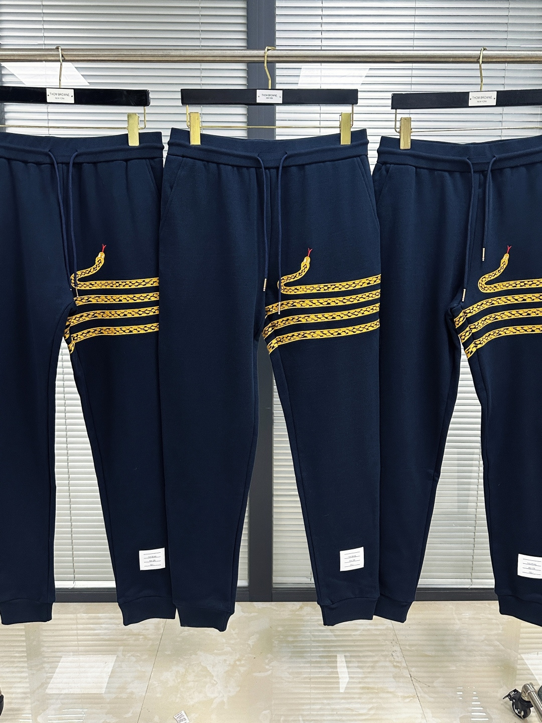 톰브라운 남성 바지 142876 Thom Browne Pants 상세 이미지 2