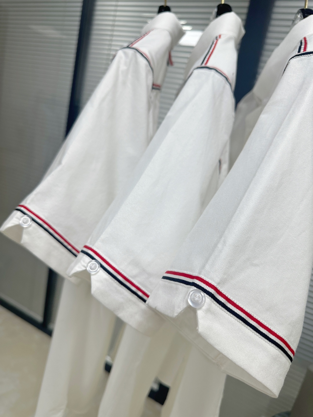 톰브라운 리본 장식 남성 반팔 셔츠 50624 이미지 7