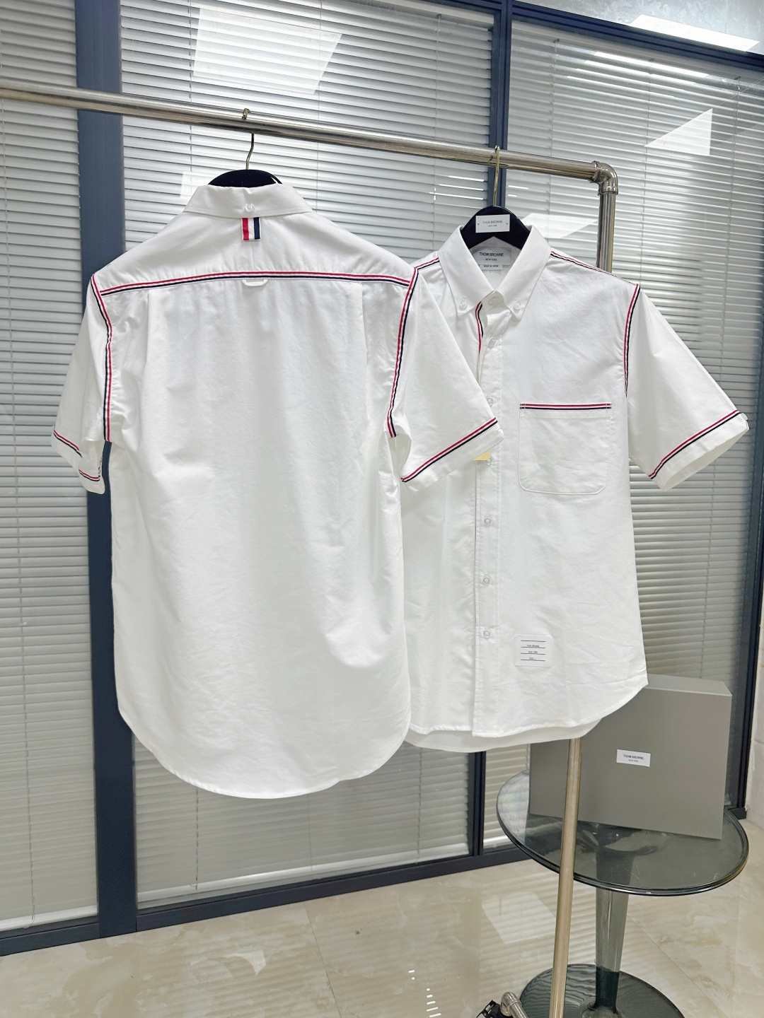 톰브라운 리본 장식 남성 반팔 셔츠 50624 이미지 4