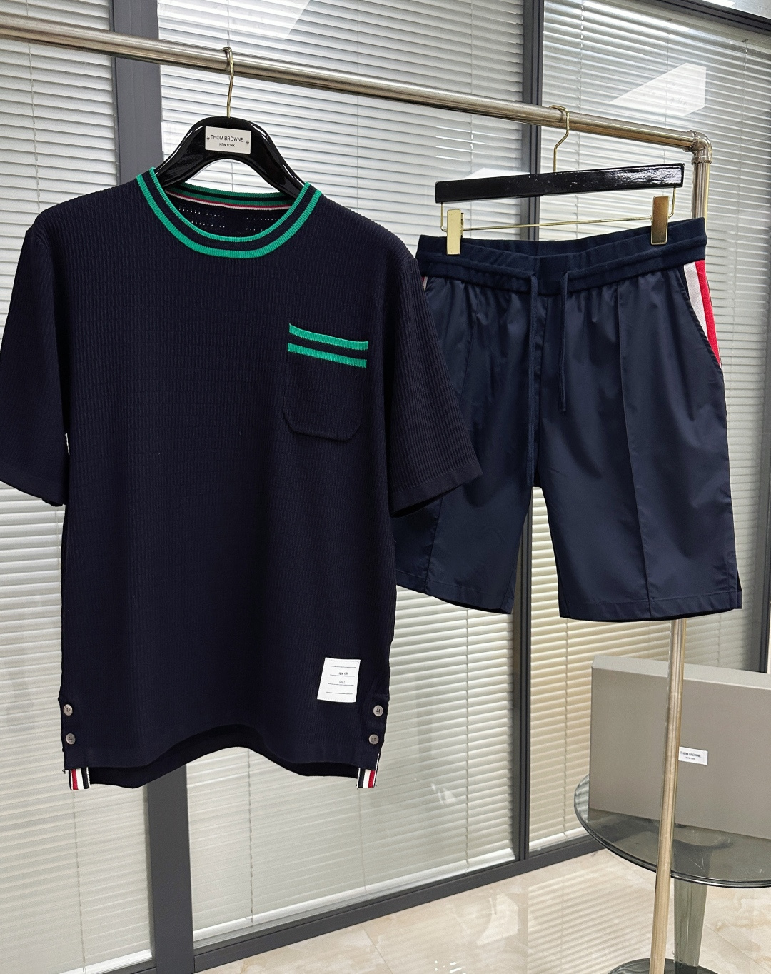 톰브라운 아이스 실크 크루넥 반팔 티셔츠 50634 이미지 3