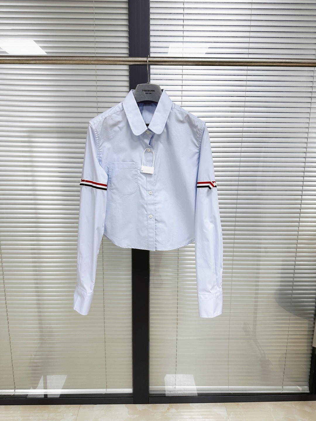 NO:783470,Shirt｜Double-sleeved webbing short long-sleeved shirt (women) TB classic series shirt poplin fabric cool and refreshing short style with high proportion, versatile Size0.1.2.3, Thom Browne-clothing,thom browne,shirts,19860909衬衫｜双袖织带短款长袖衬衫（女款） TB经典系列衬衫 府绸面料 凉凉爽爽 短款拉高比例,百搭 Size0.1.2.3,汤姆布朗-服装,thom browne,shirts,,Women's clothing