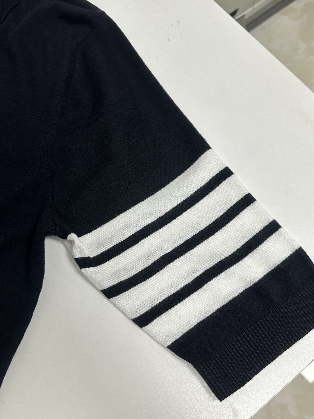 톰브라운 남성 반팔 126279 Thom Browne T Shirt 썸네일 이미지