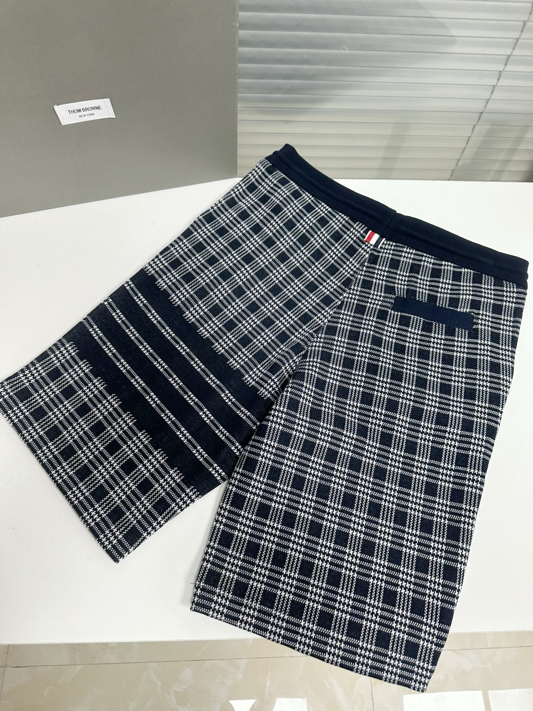 톰브라운 남성 반바지 126264 Thom Browne Shorts 썸네일 이미지