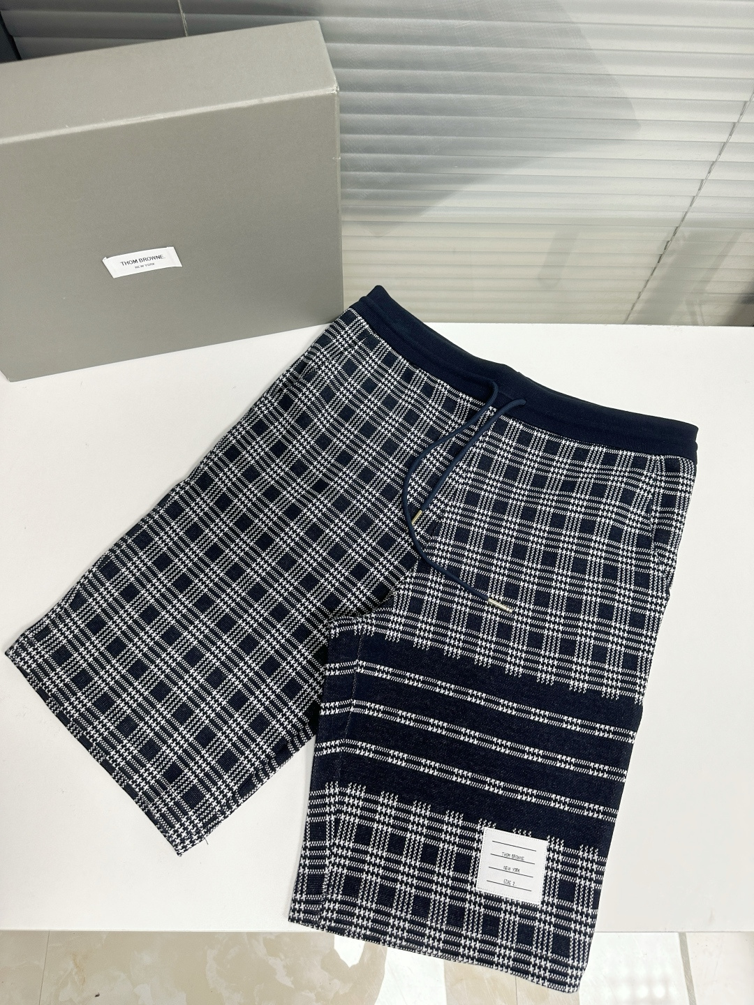 톰브라운 남성 반바지 126264 Thom Browne Shorts 썸네일 이미지