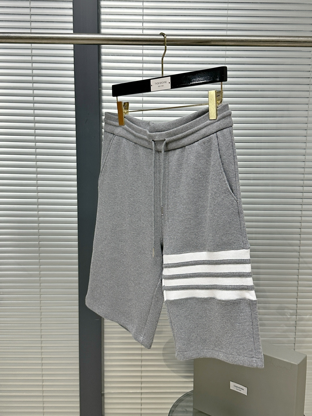 톰브라운 남성 반바지 126247 Thom Browne Shorts 썸네일 이미지