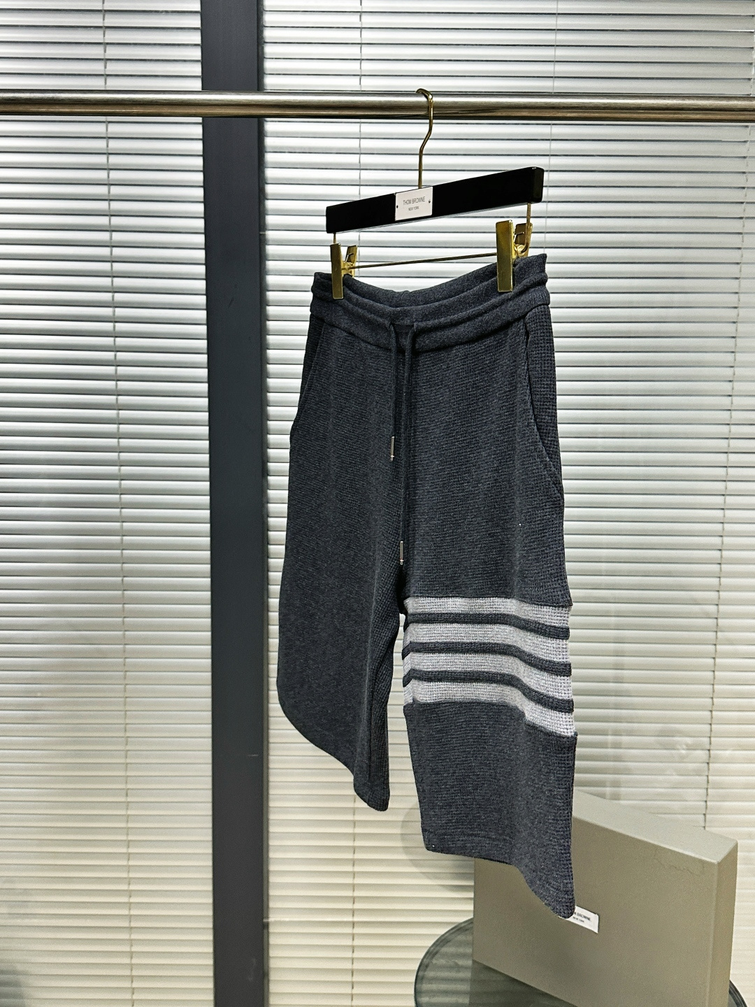 톰브라운 남성 반바지 126246 Thom Browne Shorts 썸네일 이미지
