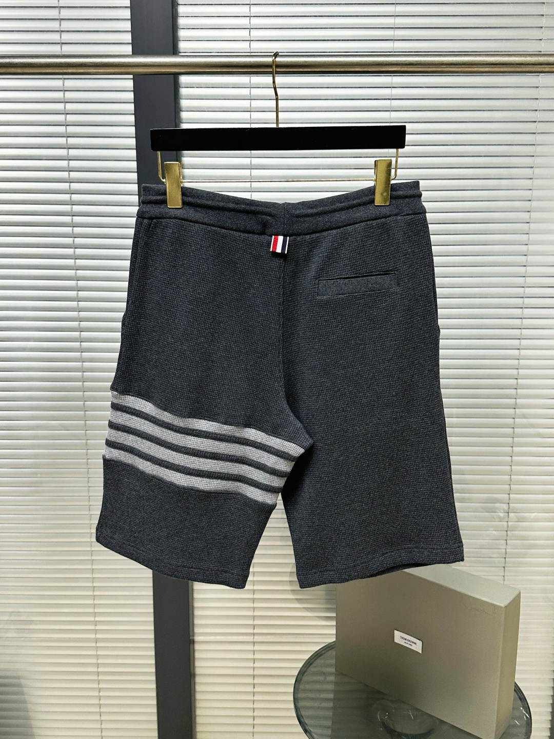 톰브라운 남성 반바지 126246 Thom Browne Shorts 썸네일 이미지