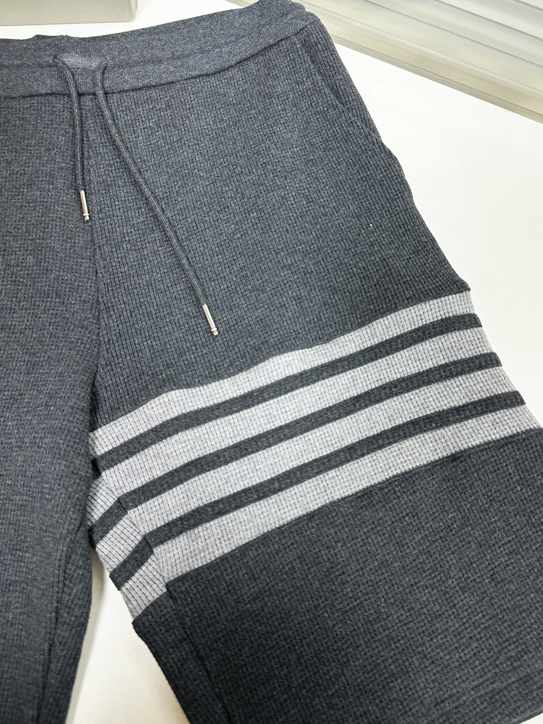 톰브라운 남성 반바지 126246 Thom Browne Shorts 썸네일 이미지