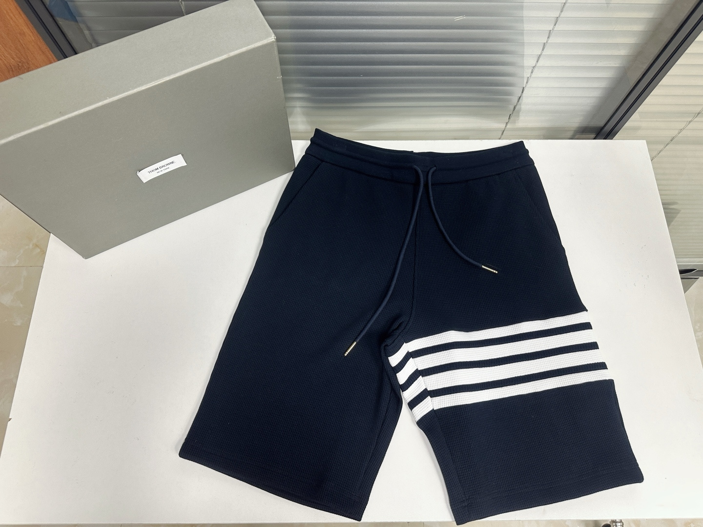 톰브라운 남성 반바지 126245 Thom Browne Shorts 썸네일 이미지