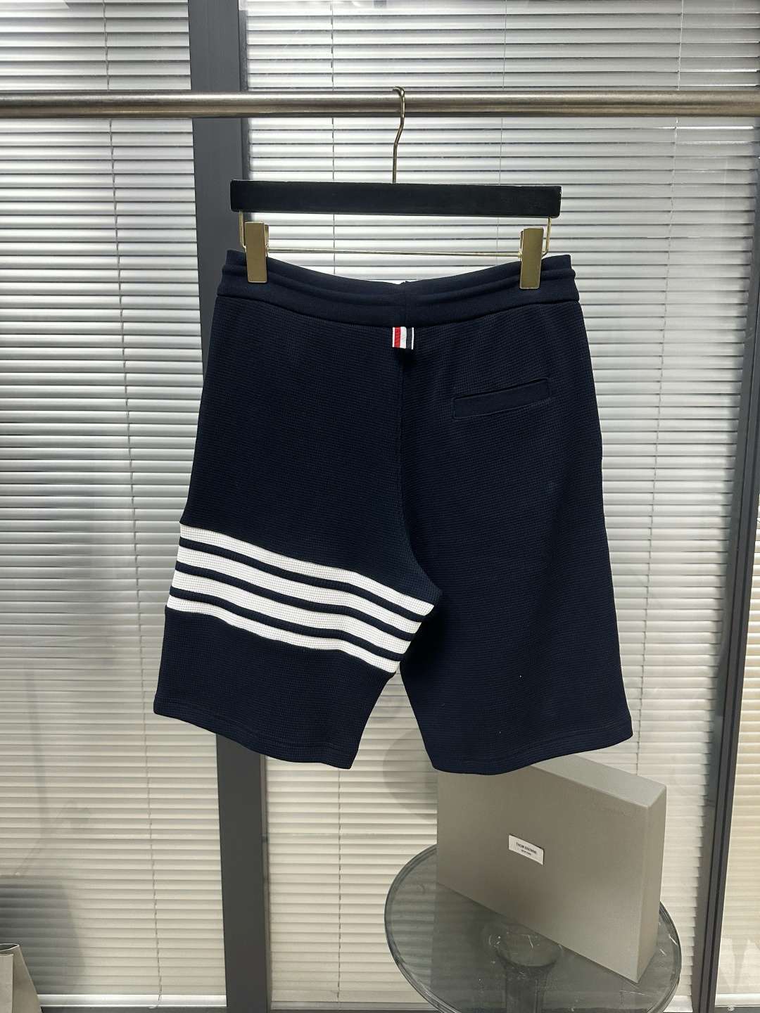 톰브라운 남성 반바지 126245 Thom Browne Shorts 썸네일 이미지
