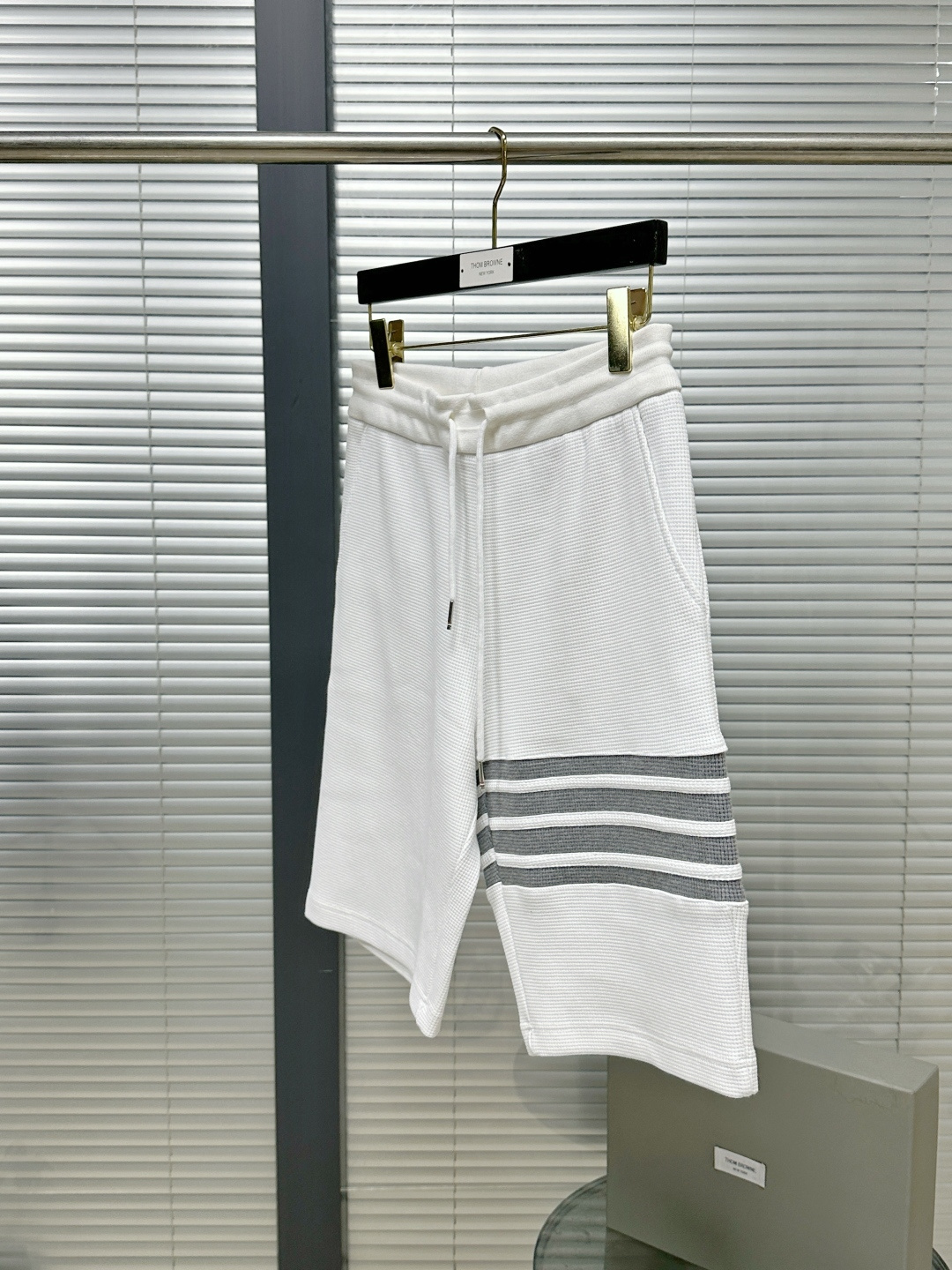 톰브라운 남성 반바지 126244 Thom Browne Shorts 썸네일 이미지