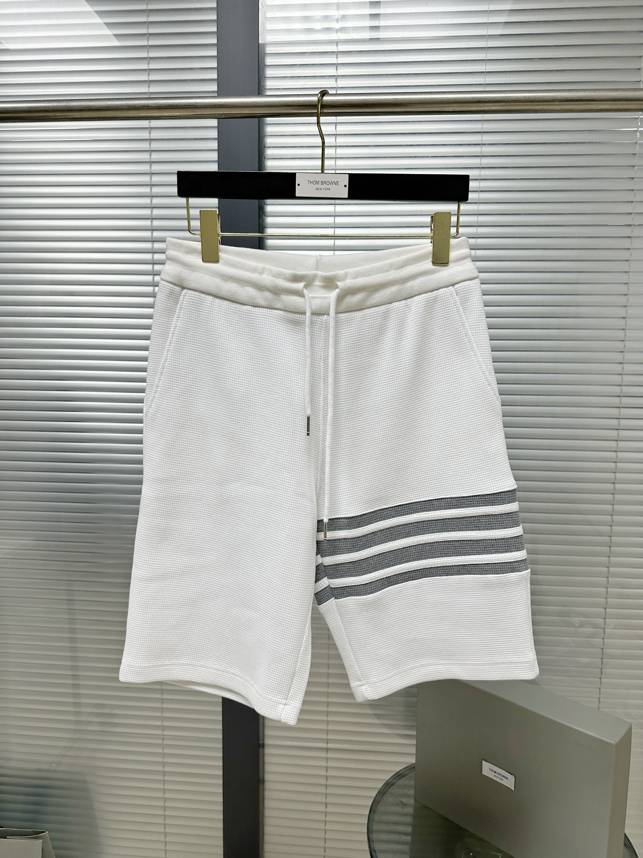 톰브라운 남성 반바지 126244 Thom Browne Shorts 썸네일 이미지