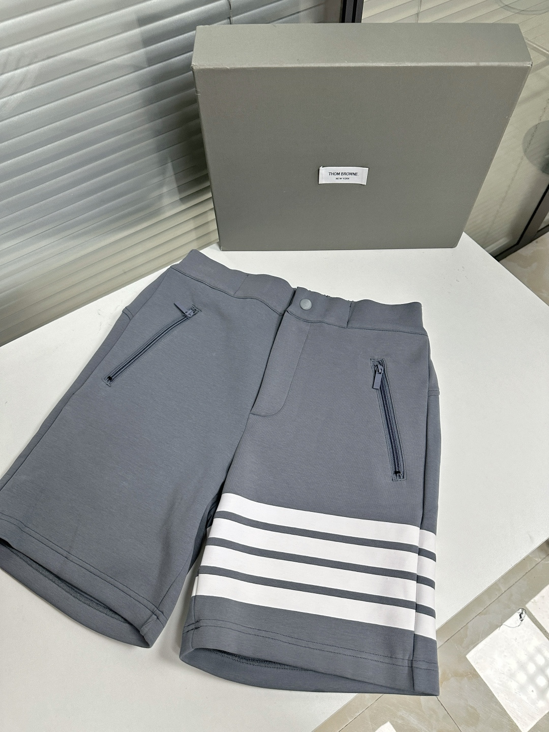 톰브라운 남성 반바지 126411 Thom Browne Shorts 썸네일 이미지