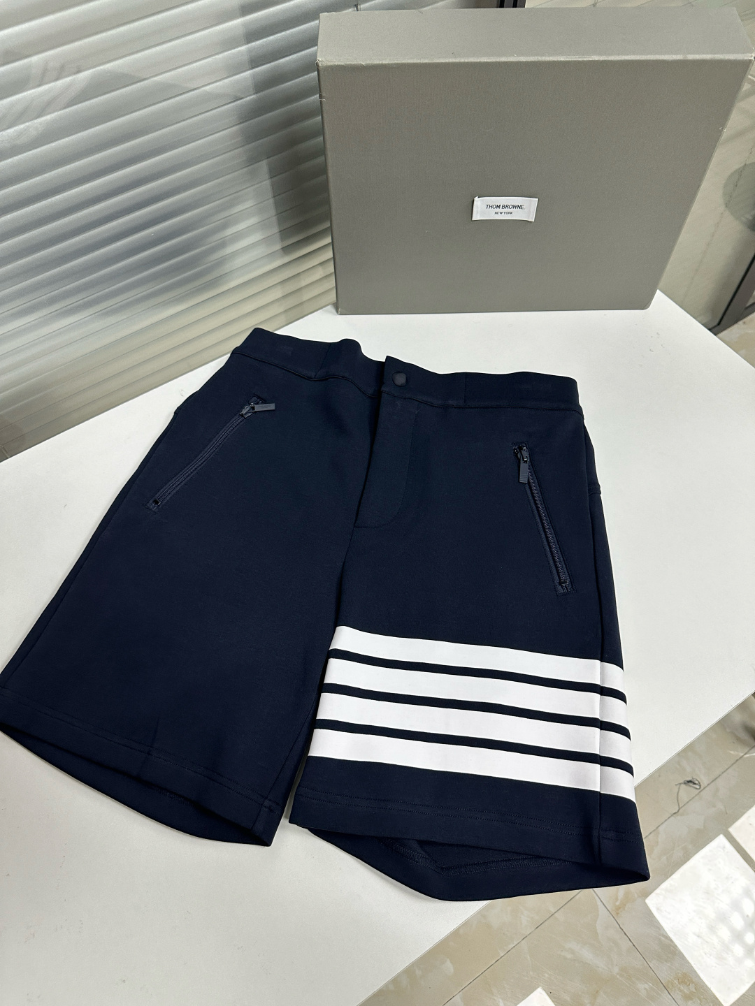 톰브라운 남성 반바지 126277 Thom Browne Shorts 썸네일 이미지