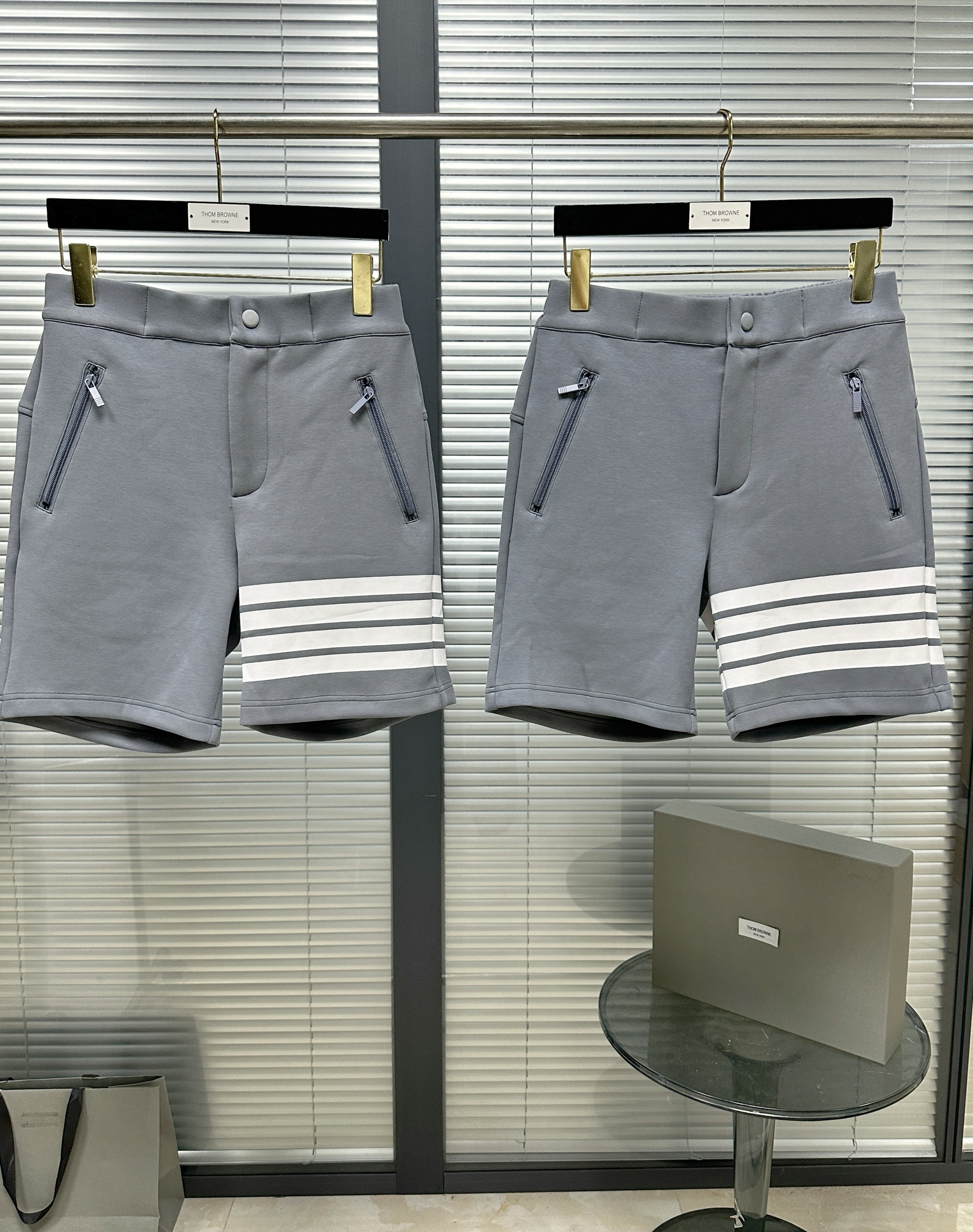 톰브라운 남성 반바지 126278 Thom Browne Shorts 썸네일 이미지