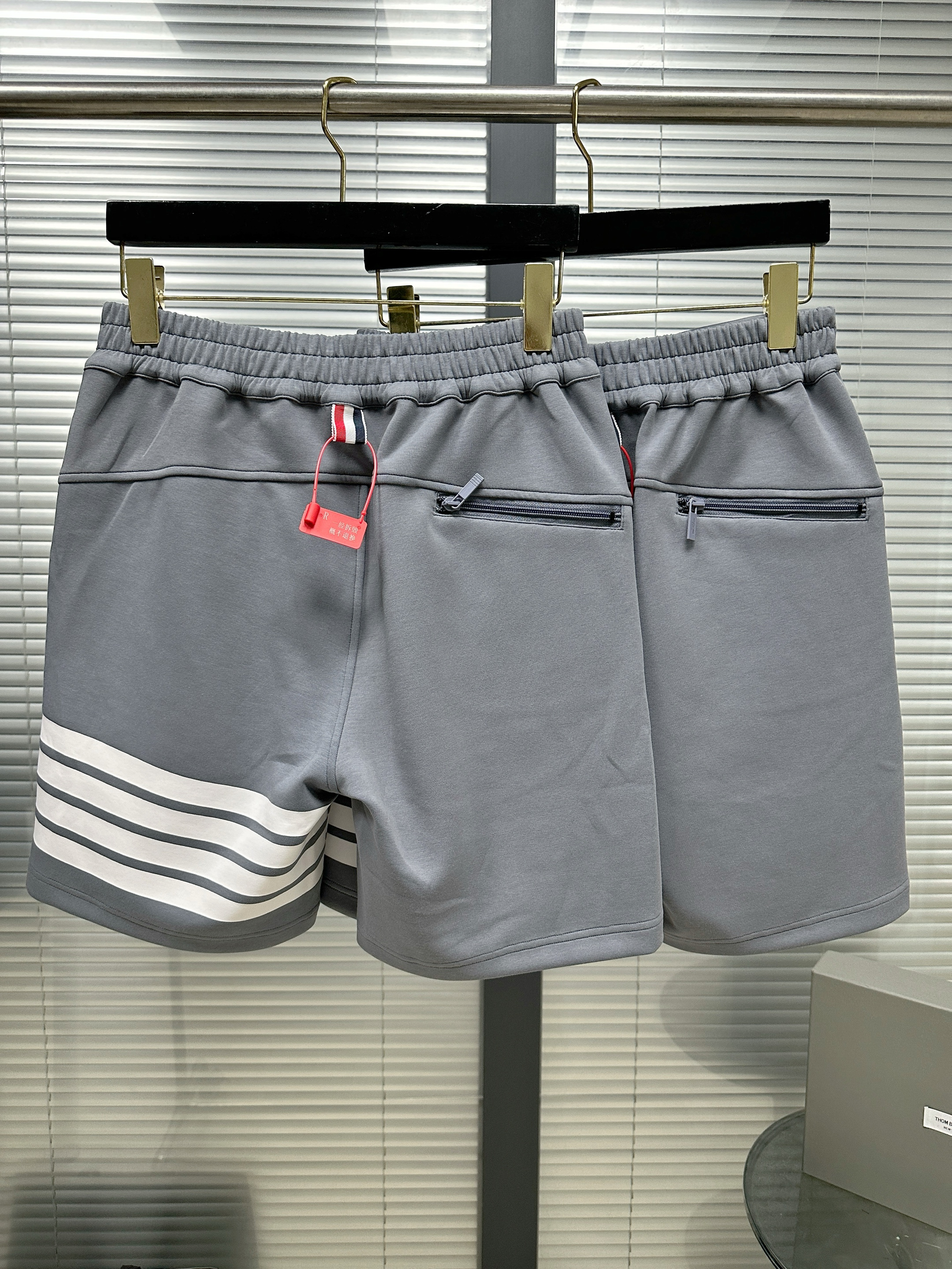 톰브라운 남성 반바지 126278 Thom Browne Shorts 썸네일 이미지