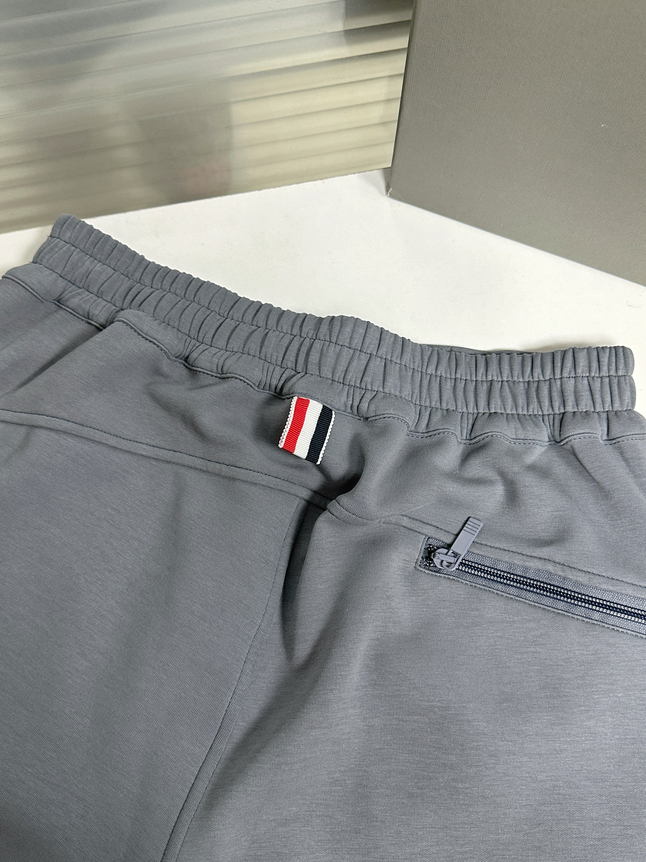 톰브라운 남성 반바지 126278 Thom Browne Shorts 썸네일 이미지