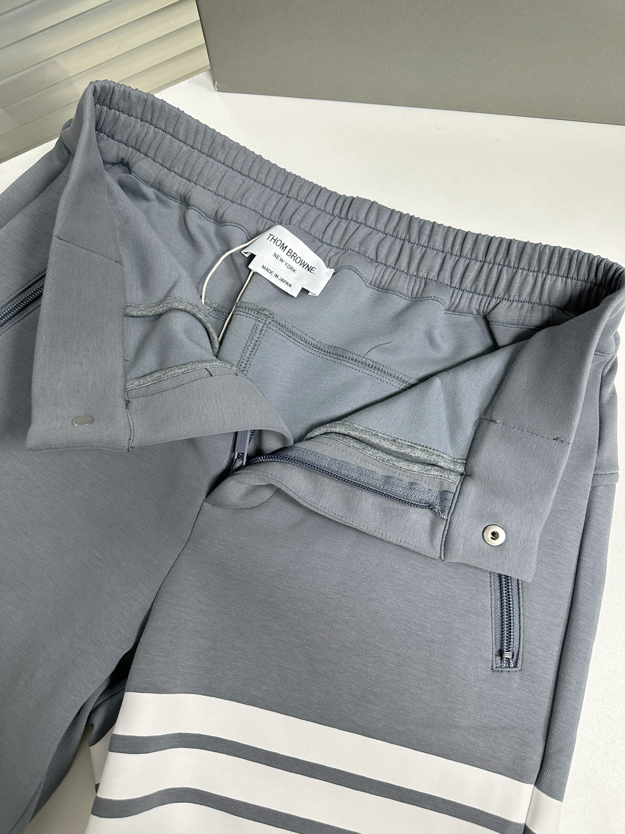 톰브라운 남성 반바지 126278 Thom Browne Shorts 썸네일 이미지