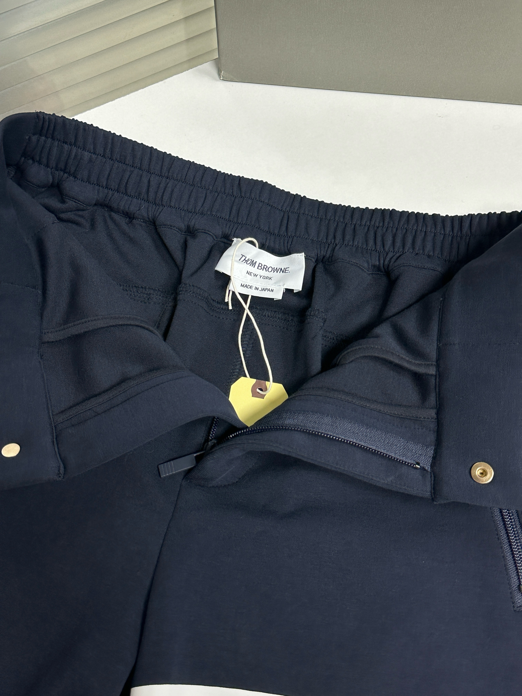 톰브라운 남성 반바지 126277 Thom Browne Shorts 썸네일 이미지