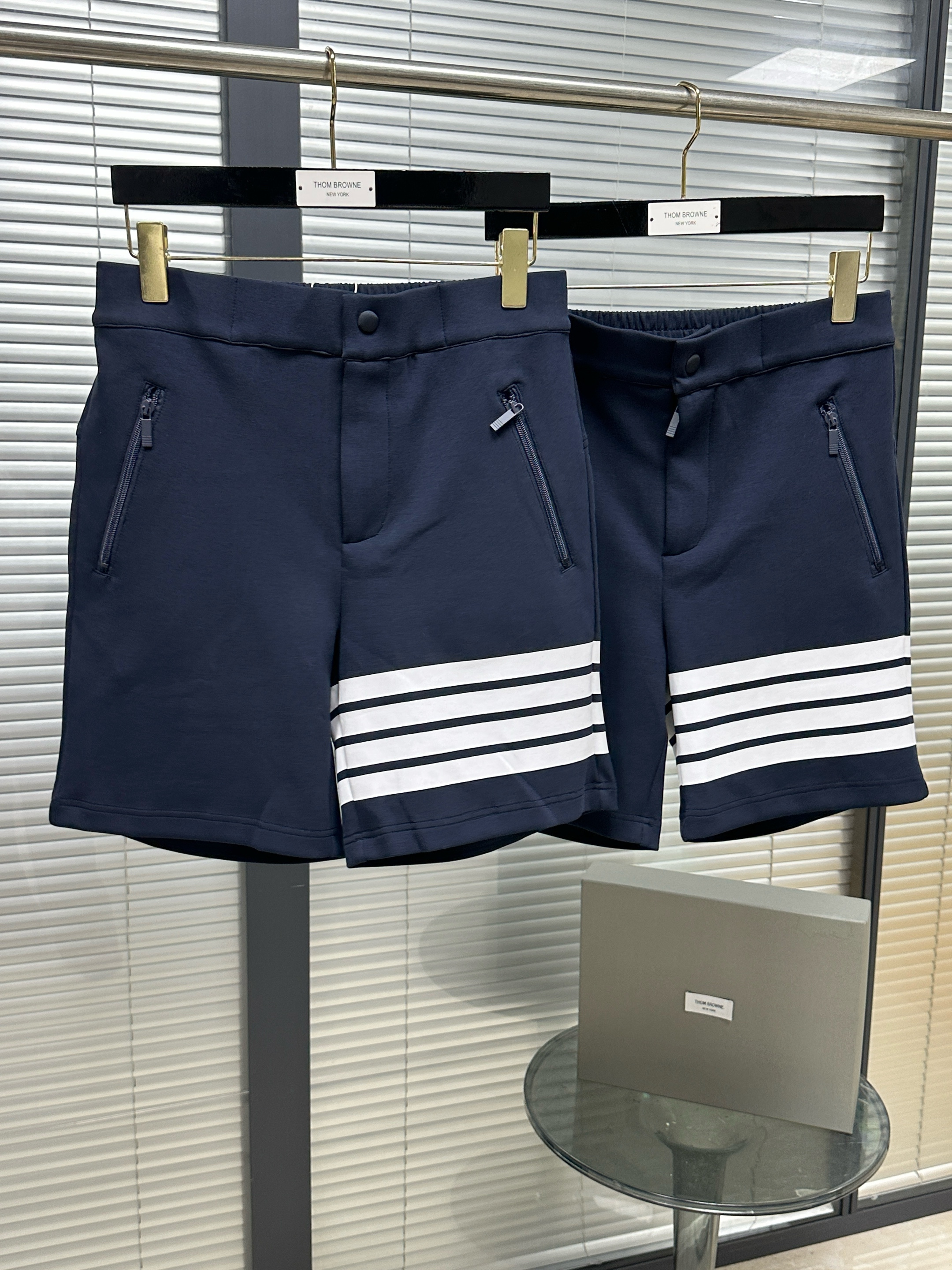 톰브라운 남성 반바지 126277 Thom Browne Shorts 썸네일 이미지