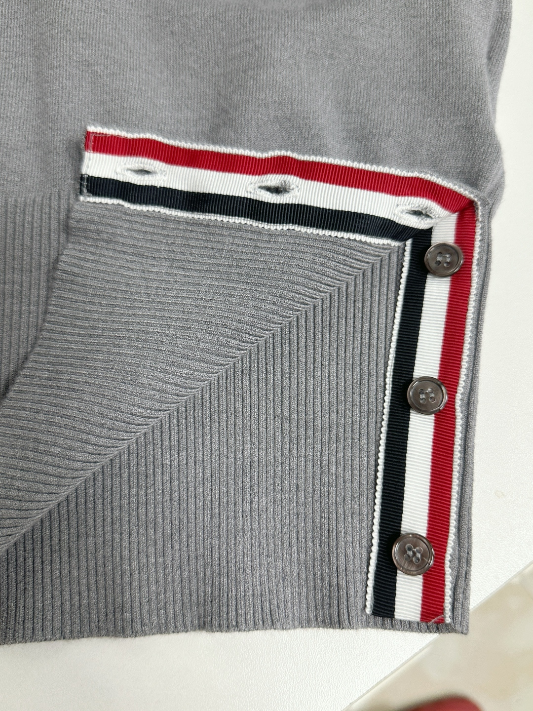 톰브라운 남성 반팔 126220 Thom Browne T Shirt 썸네일 이미지