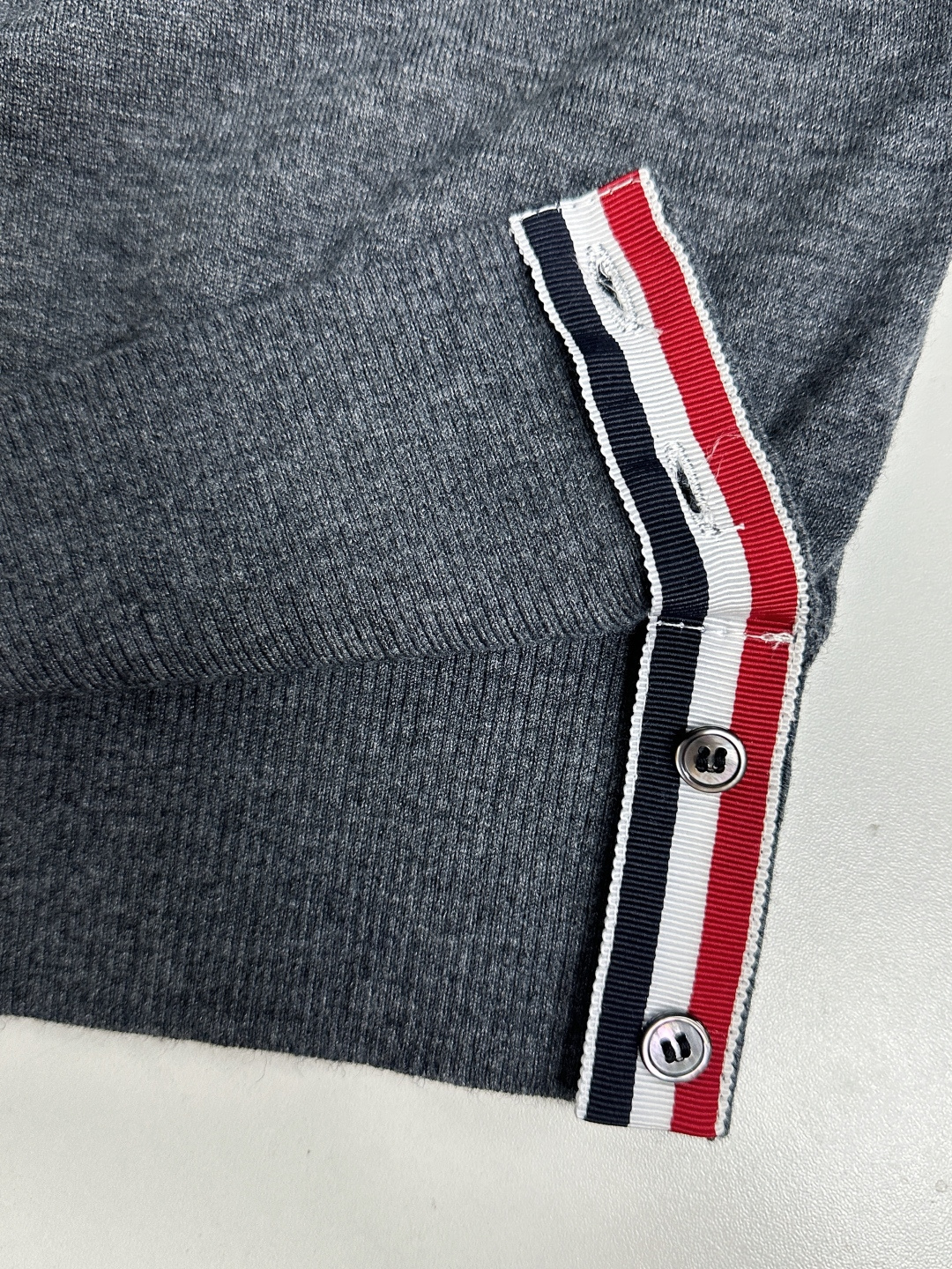 톰브라운 남성 반팔 126269 Thom Browne T Shirt 썸네일 이미지