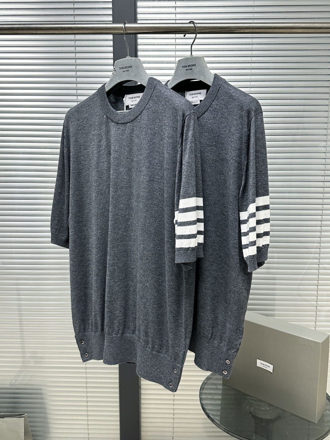 톰브라운 남성 반팔 126269 Thom Browne T Shirt 썸네일 이미지
