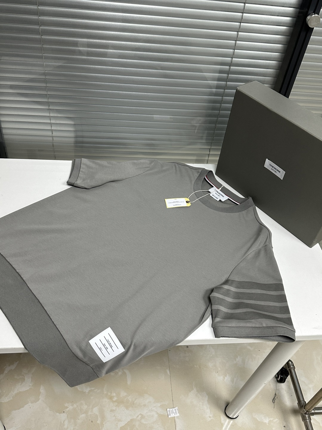 톰브라운 남성 반팔 126233 Thom Browne T Shirt 썸네일 이미지