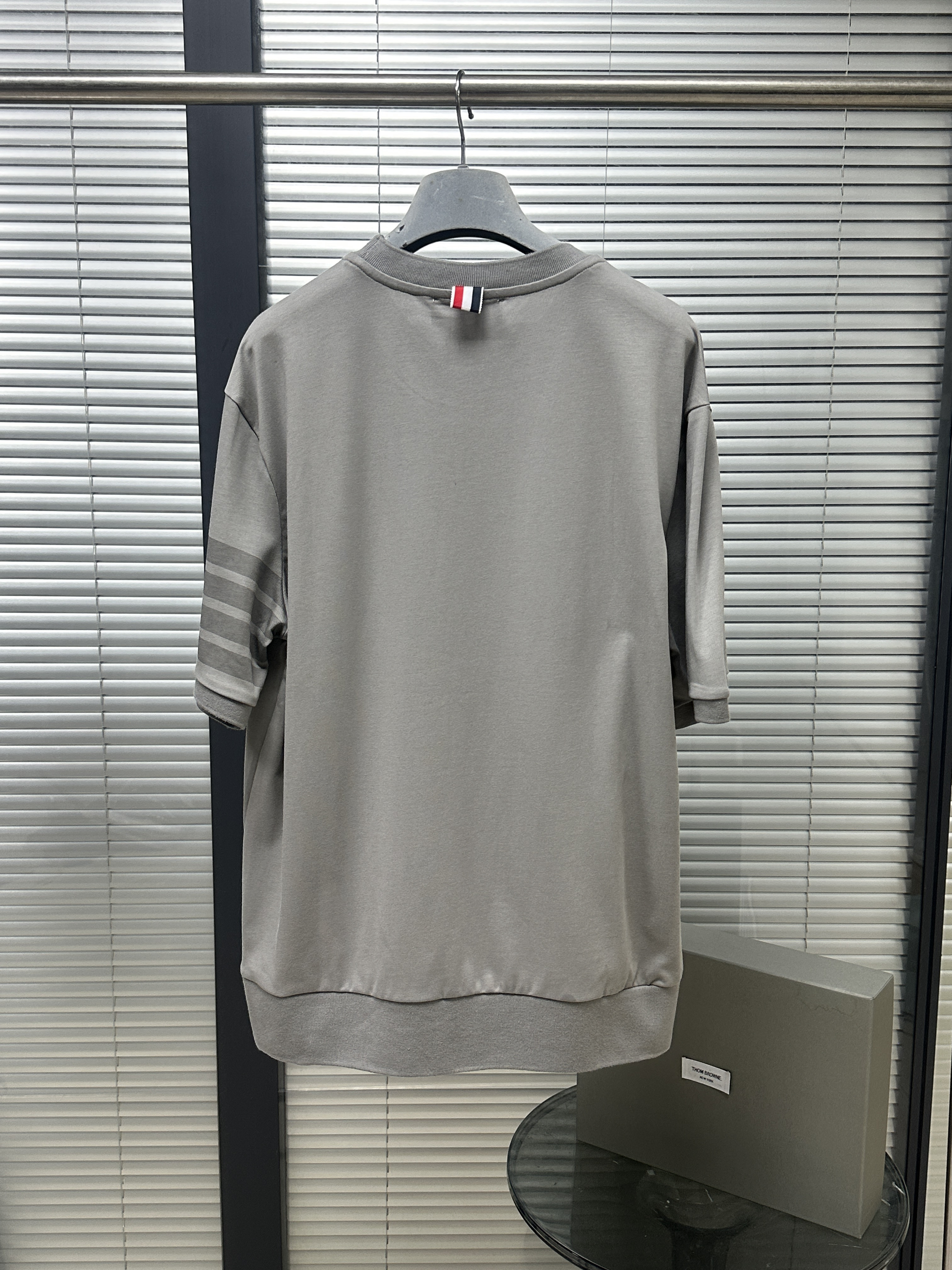 톰브라운 남성 반팔 126233 Thom Browne T Shirt 썸네일 이미지