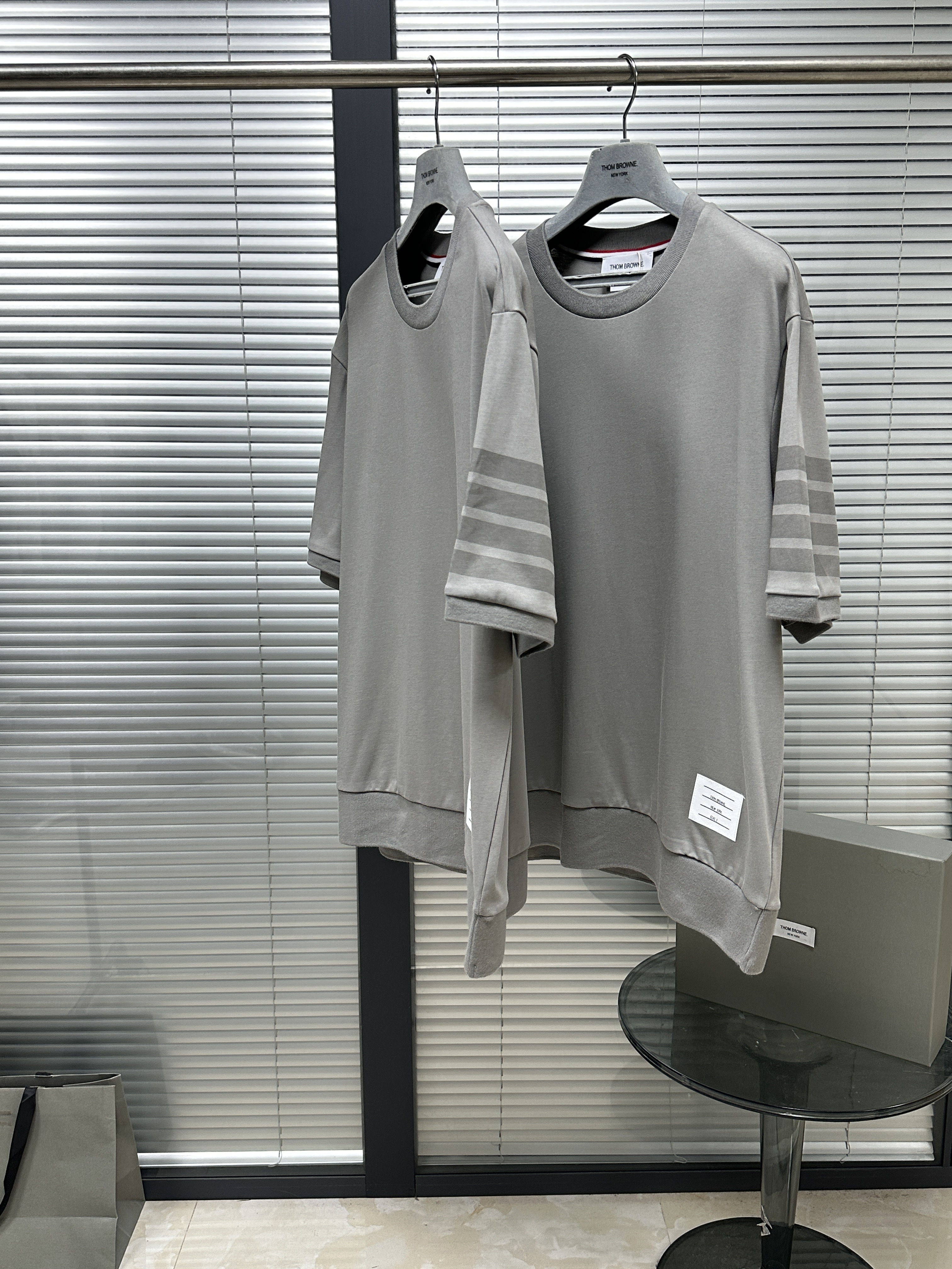 톰브라운 남성 반팔 126233 Thom Browne T Shirt 썸네일 이미지