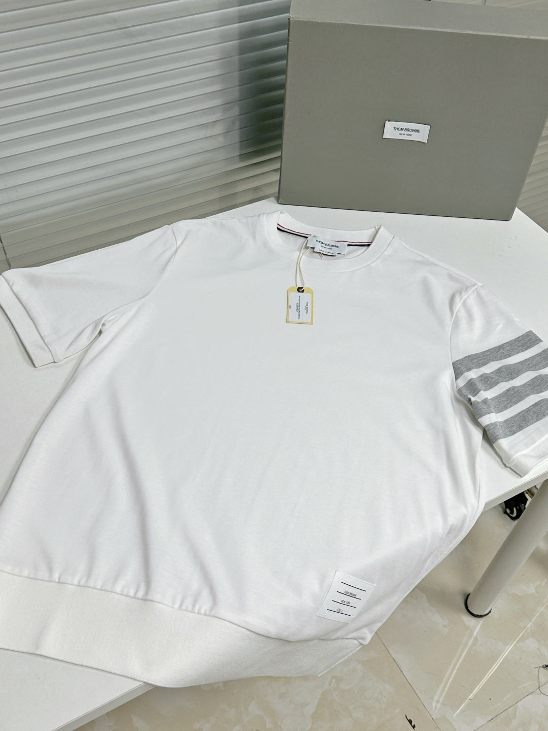 톰브라운 남성 반팔 126231 Thom Browne T Shirt 썸네일 이미지