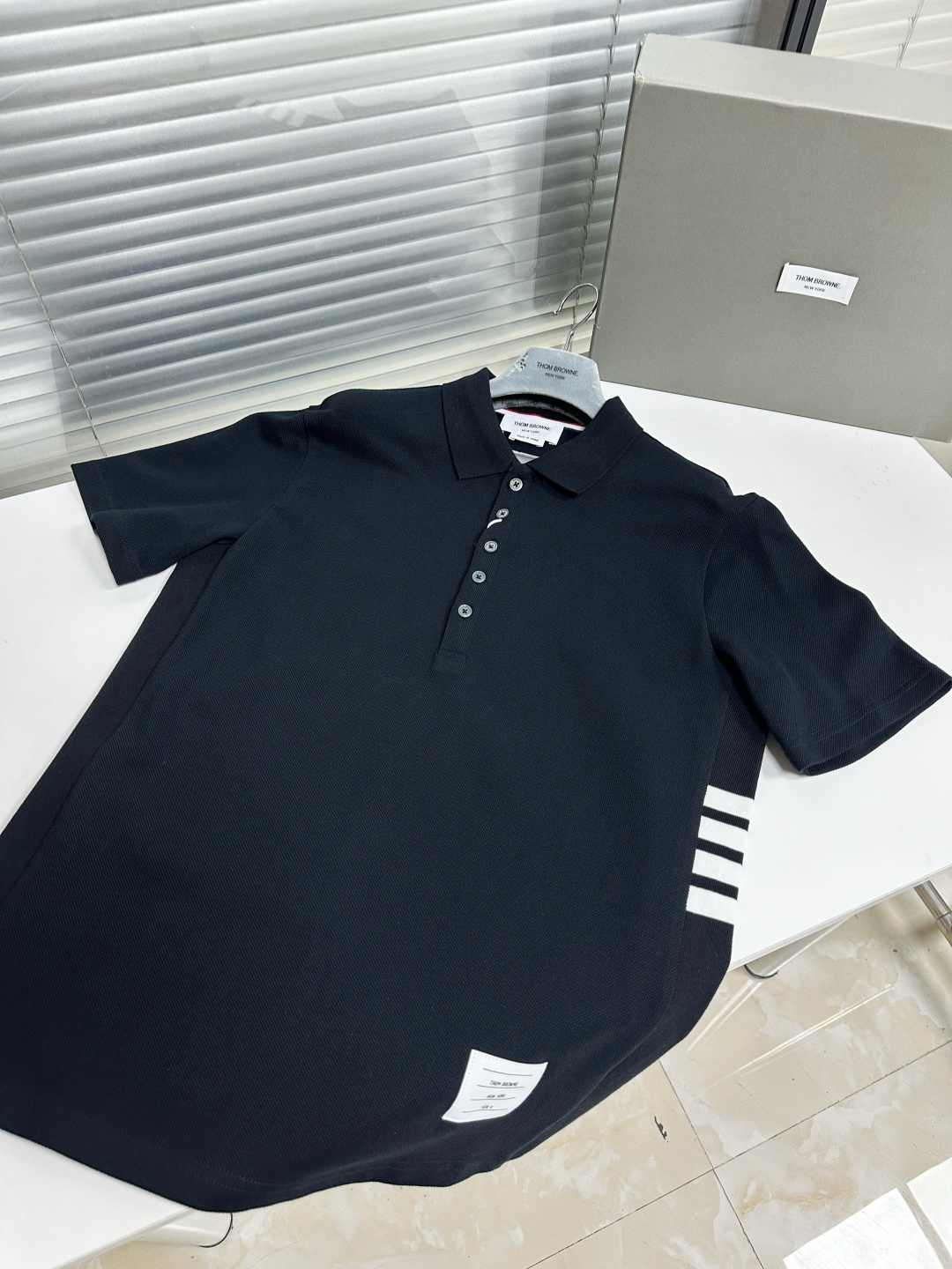 톰브라운 남성 반팔 126227 Thom Browne T Shirt 썸네일 이미지