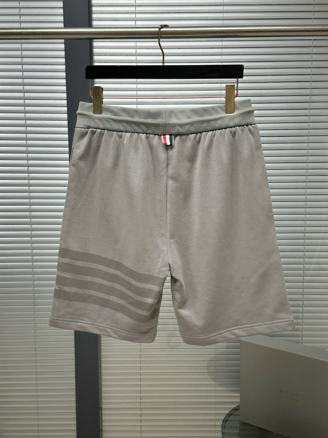 톰브라운 남성 반바지 126276 Thom Browne Shorts 썸네일 이미지